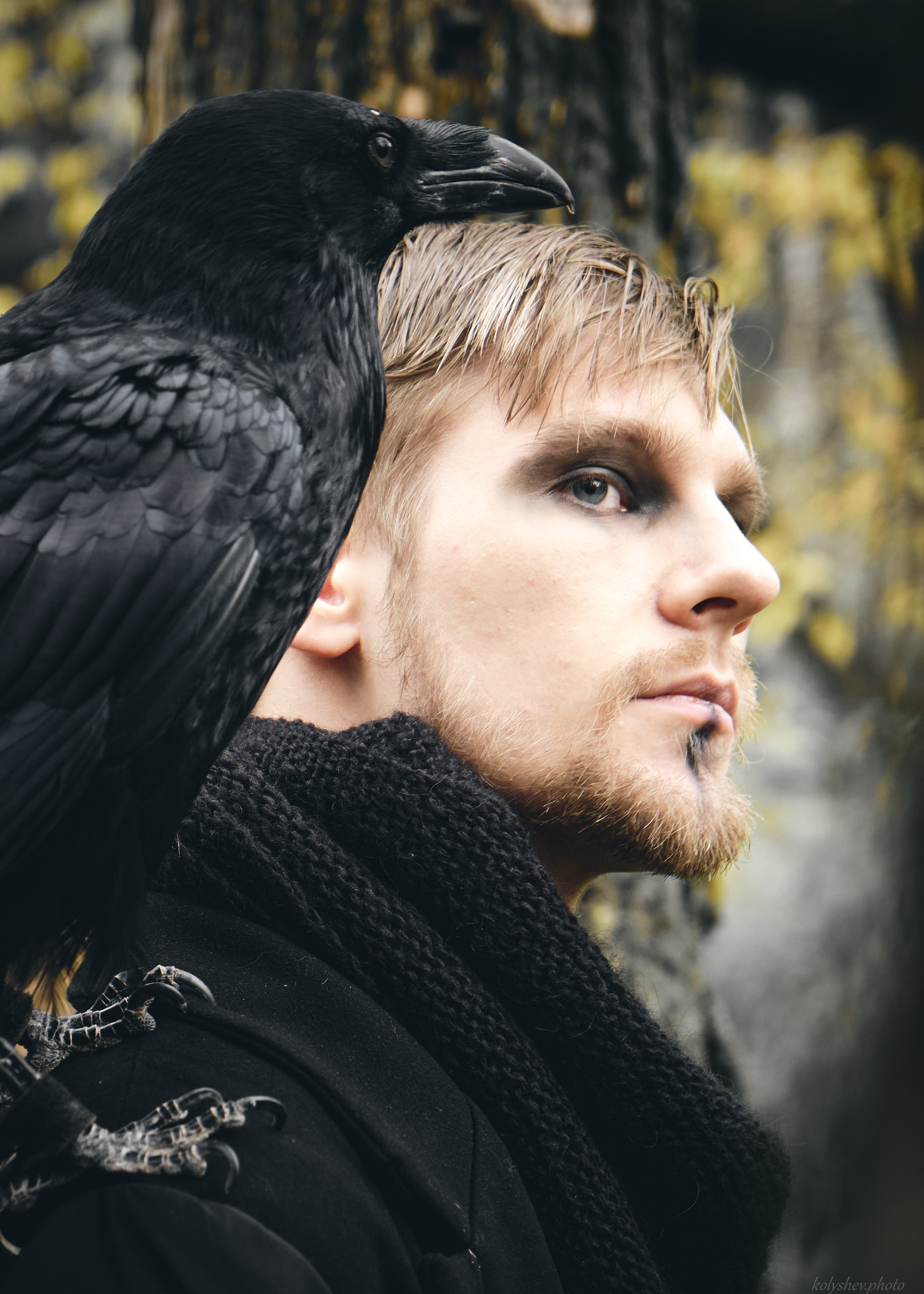 Фотосессия с вороном в парке. Портретный фотограф на новый год в Москве Виктория Колышева
