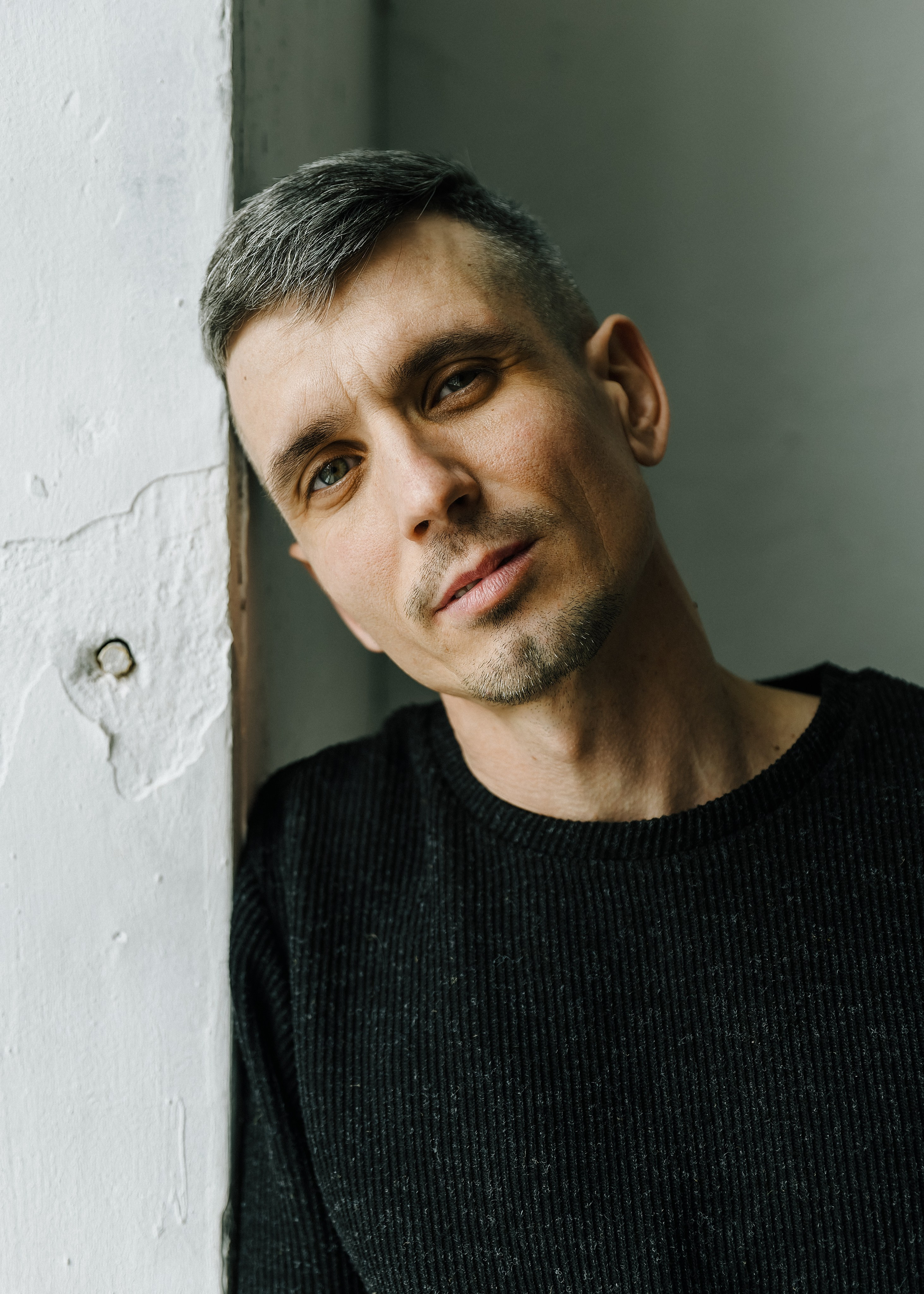 Дима — мужской портет в студии. Свадебный и портретный фотограф в Санкт-Петербурге Анна Демьянова