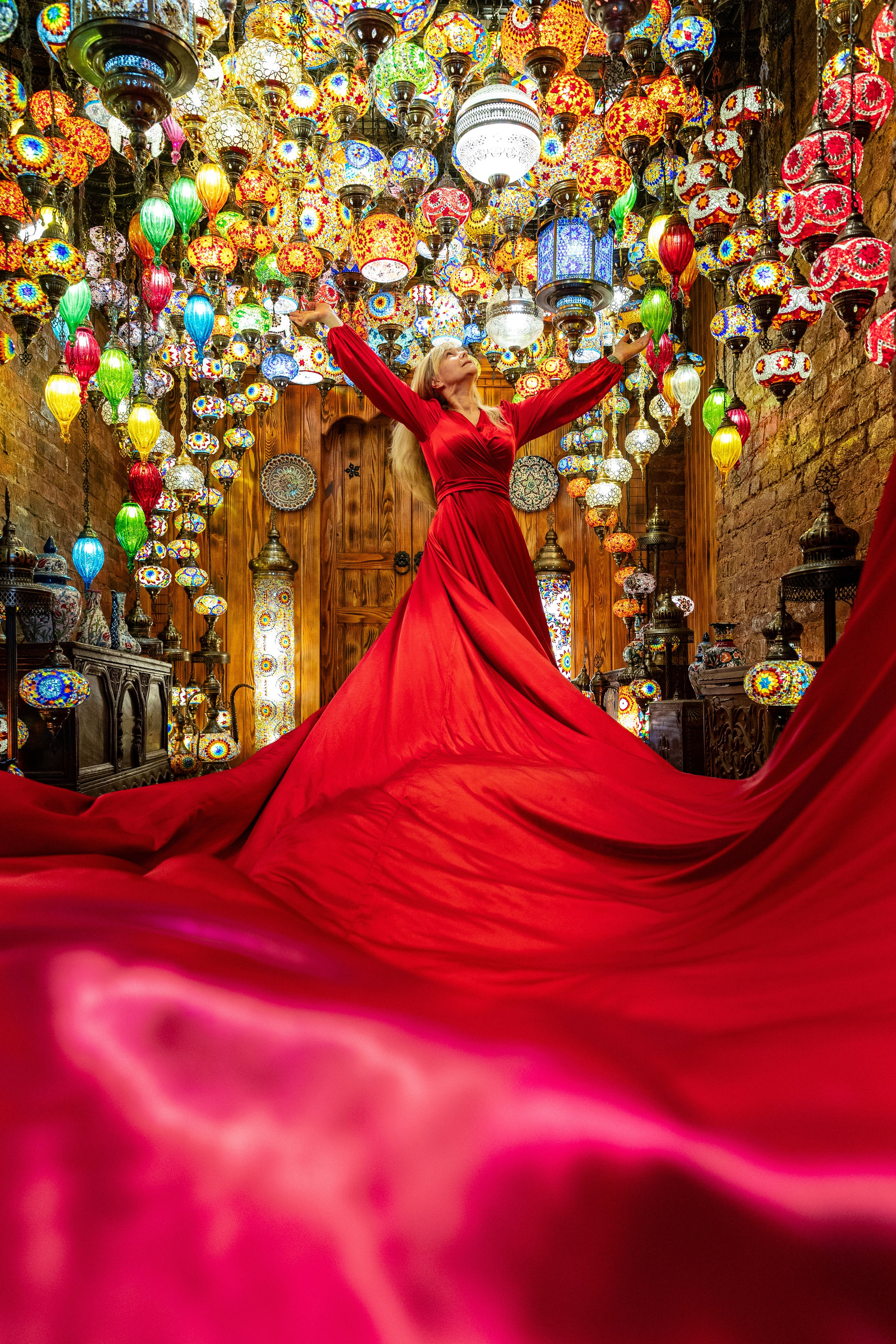 Стамбул — крыша с платьями. Фото департамент круизного лайнера Астория Гранде