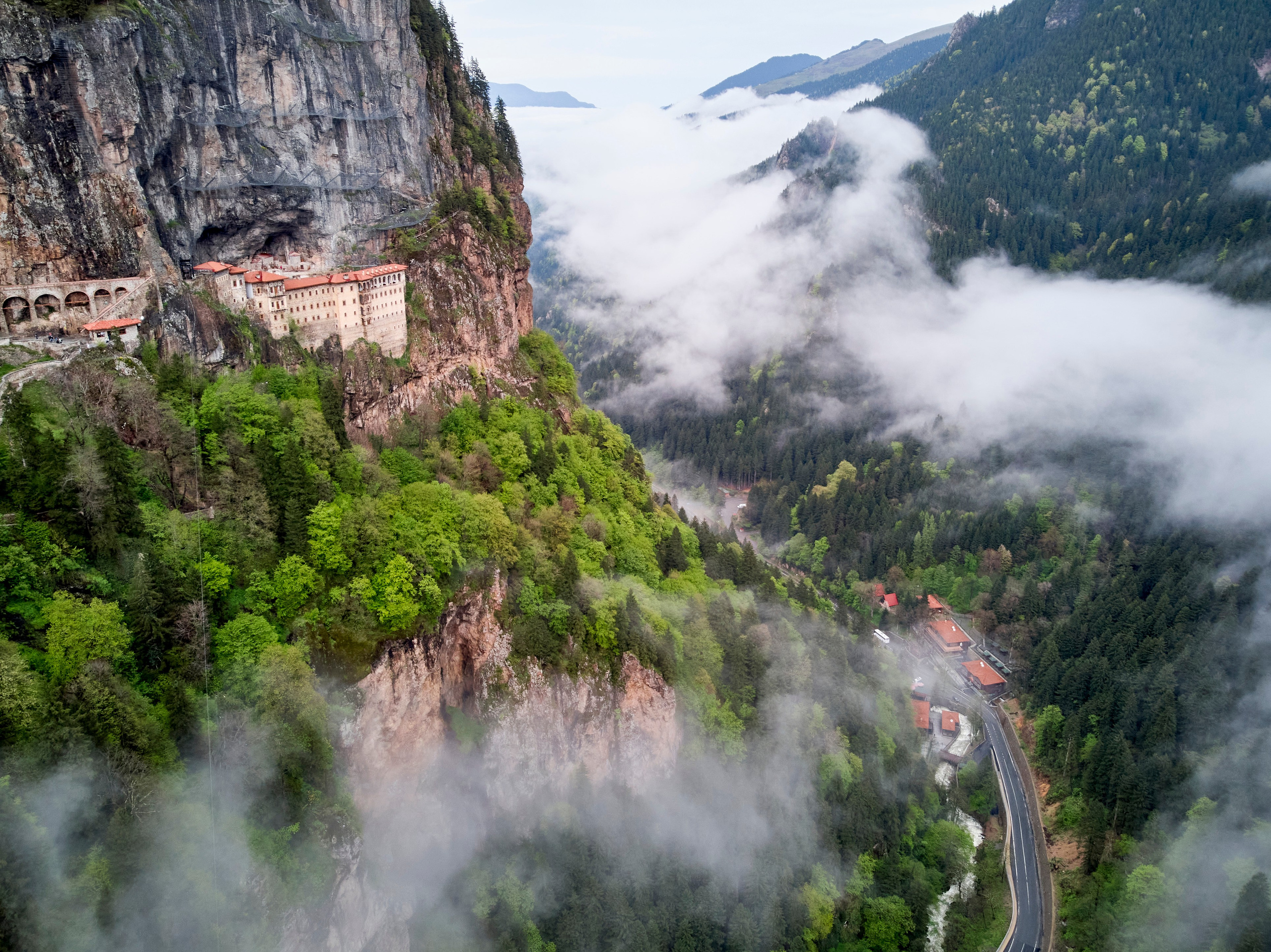 Трабзон — монастырь Сумела. Фото департамент круизного лайнера Астория Гранде