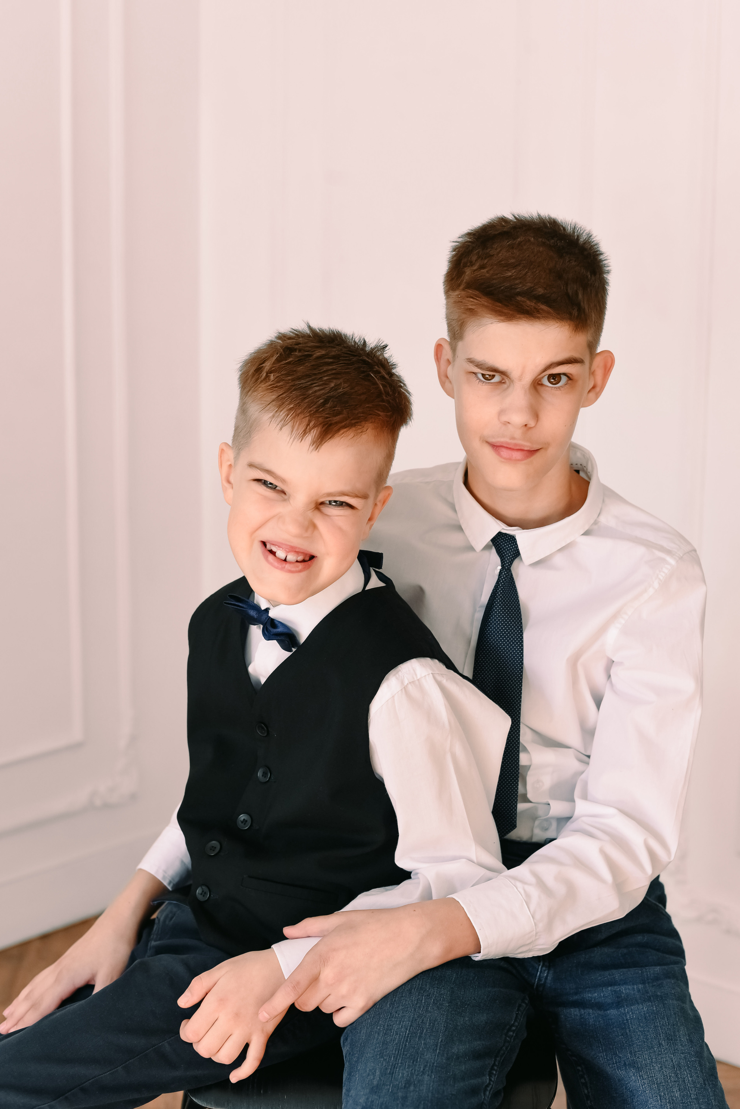 Фотосессия большой семьи в студии. Фотограф Юлия Кондратьева