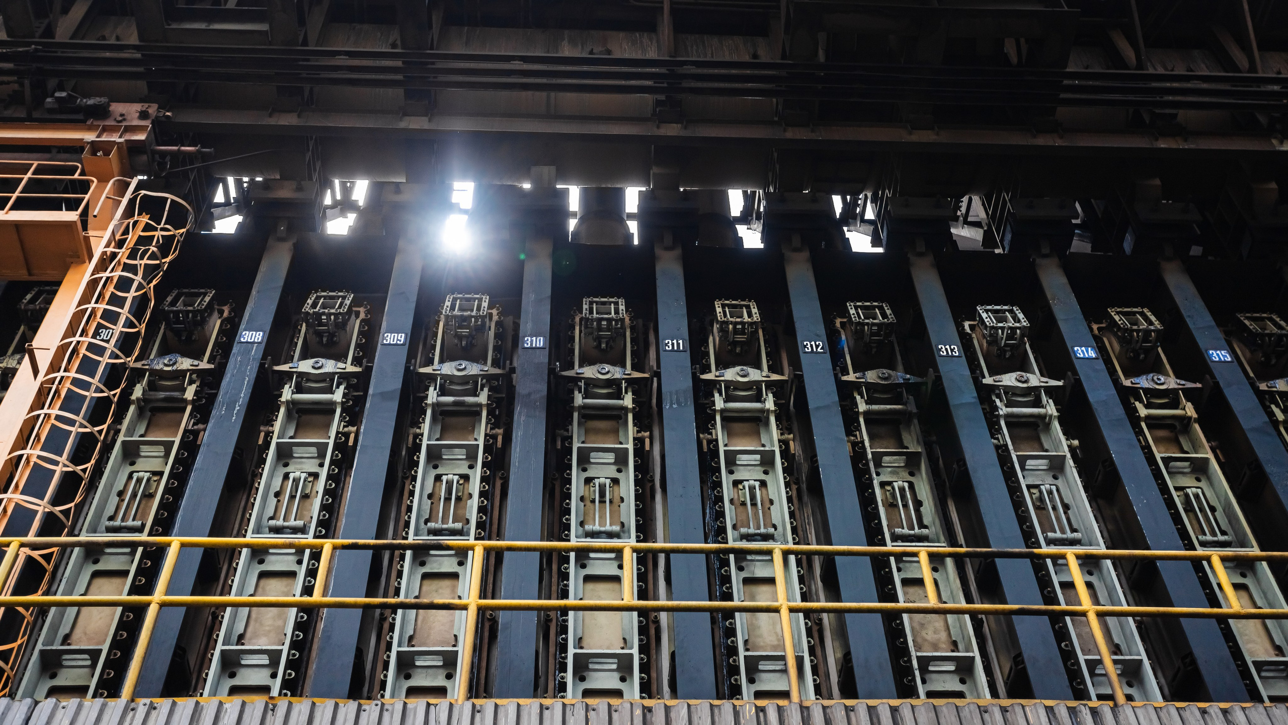 Коксовая батарея 12 ПАО «ММК». Сергей Петруша. Фотограф