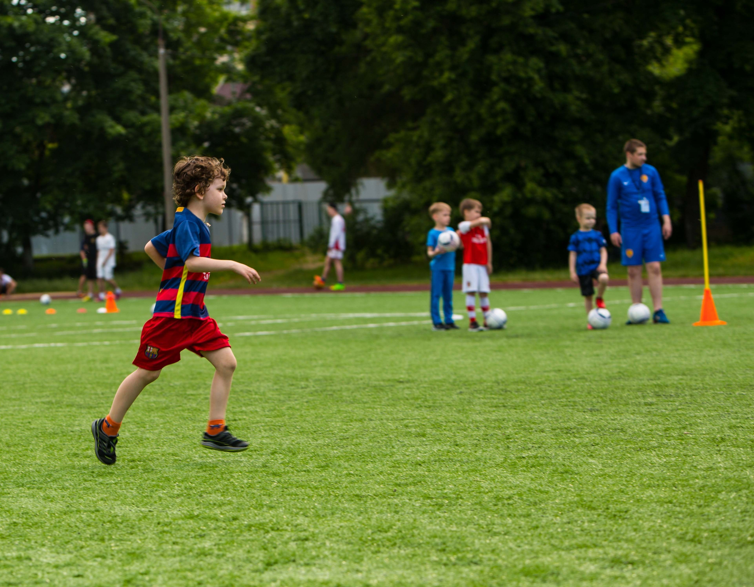 Футбольная школа «Юниор» — фото тренировок и игр. Выпускные альбомы для школы и детского сада — школьный фотограф Подольск, Троицк, Щербинка, Москва