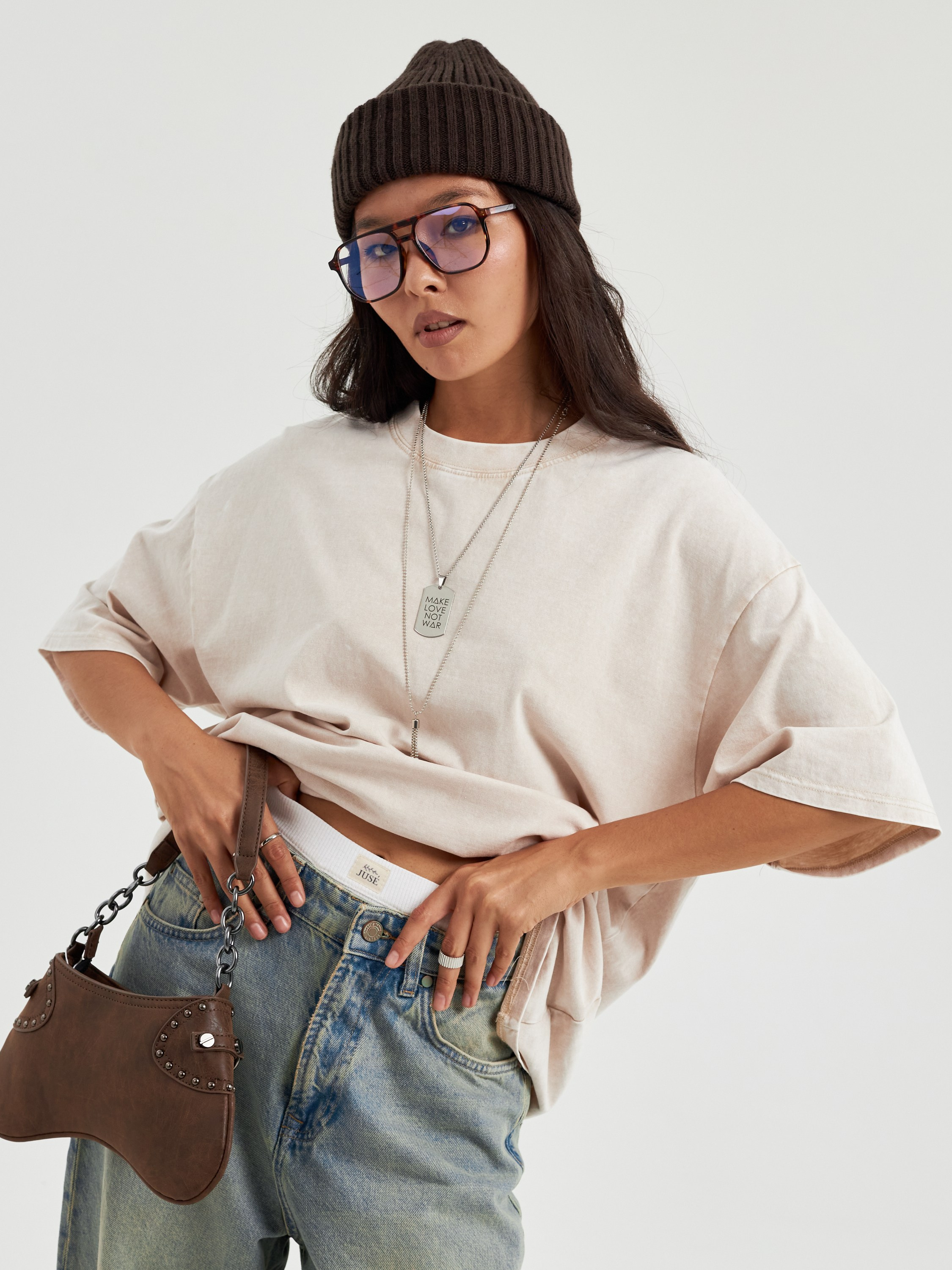 Фотосъемка футболок варенок Екатеринбург Wildberries ВБ Ozon Озон фотосессия одежды Екб заказать цена фотосъемка товара WB тай дай Екб. Фотограф Екатеринбург Анастасия Жерновская | Маркетплейсы и нейрофото