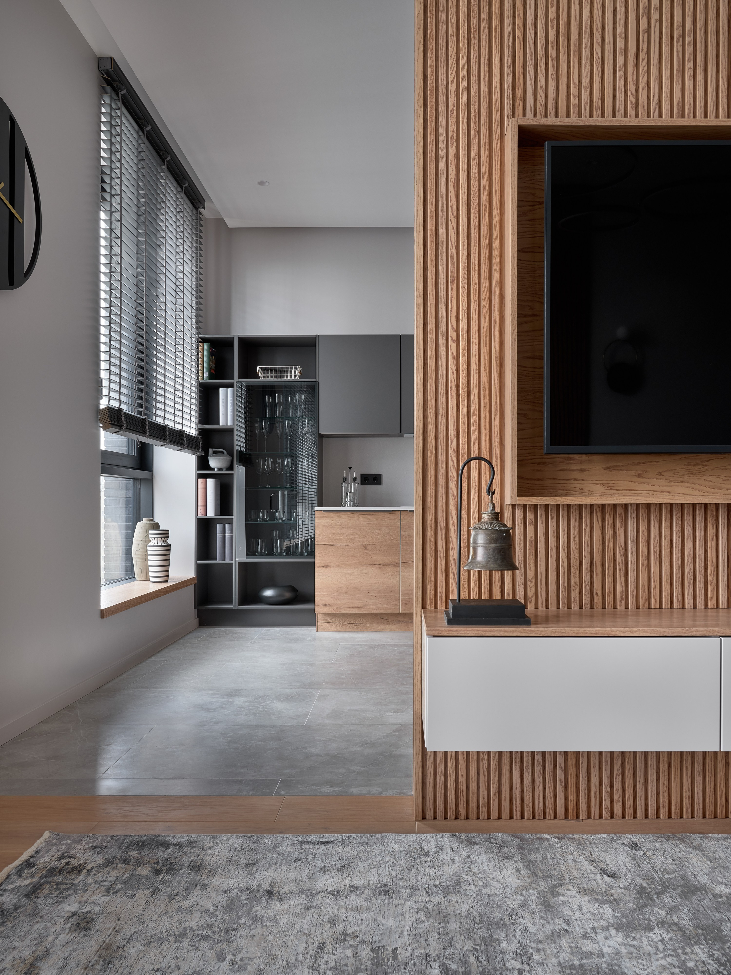 Монохром и деревянные акценты. Фотограф Наталья Вершинина