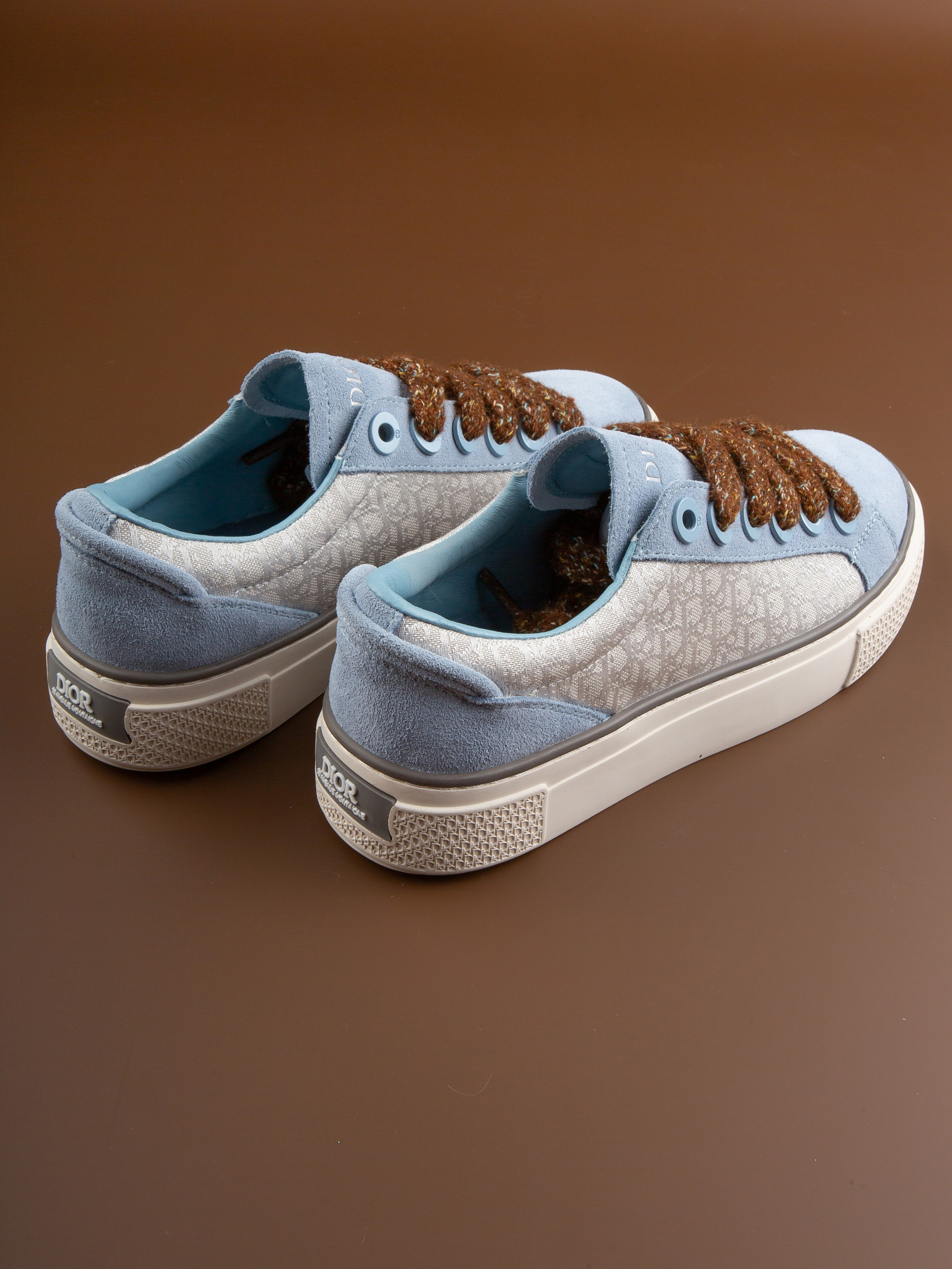 Обувь на цветных фонах. Фотограф Мария Кольцова