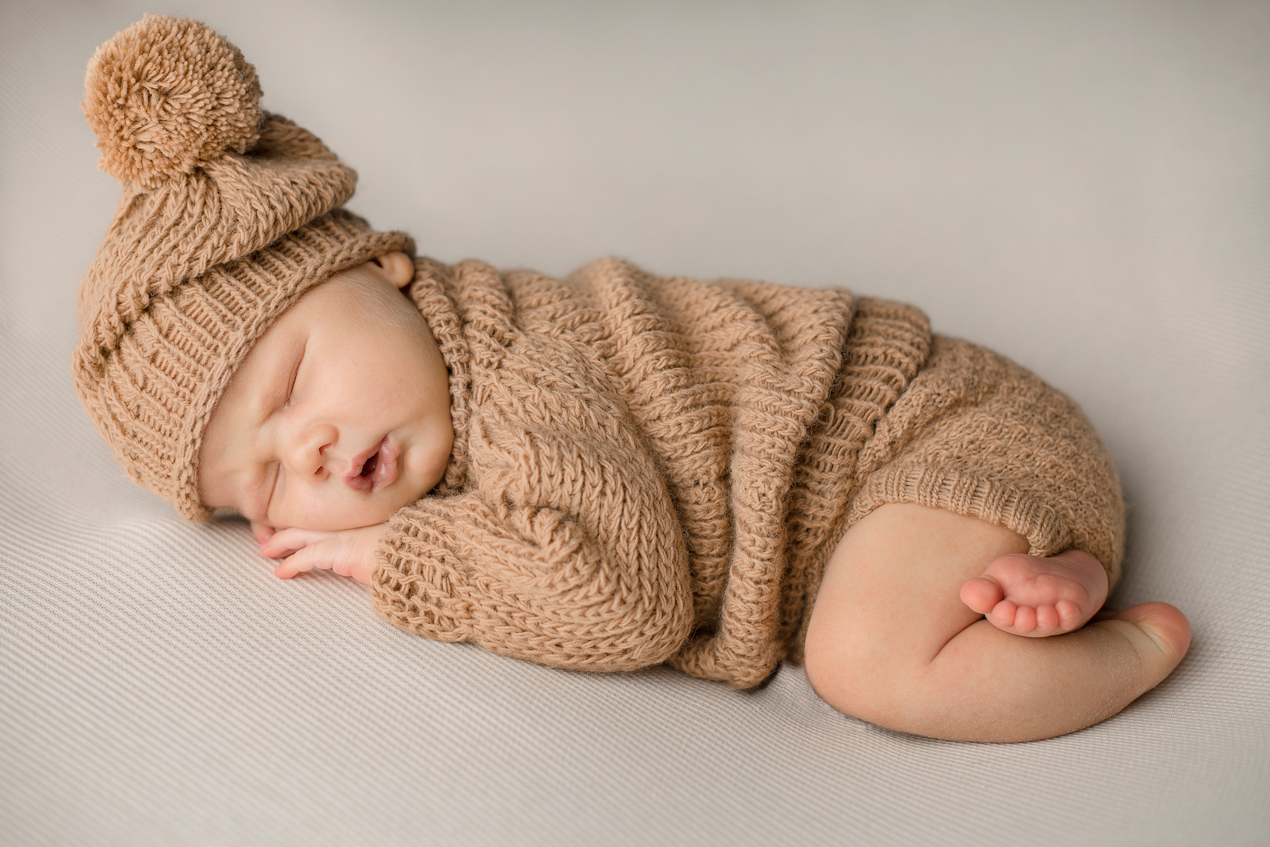 Новорожденные. Фотограф новорожденных Омск —со всем необходимым к вам домой