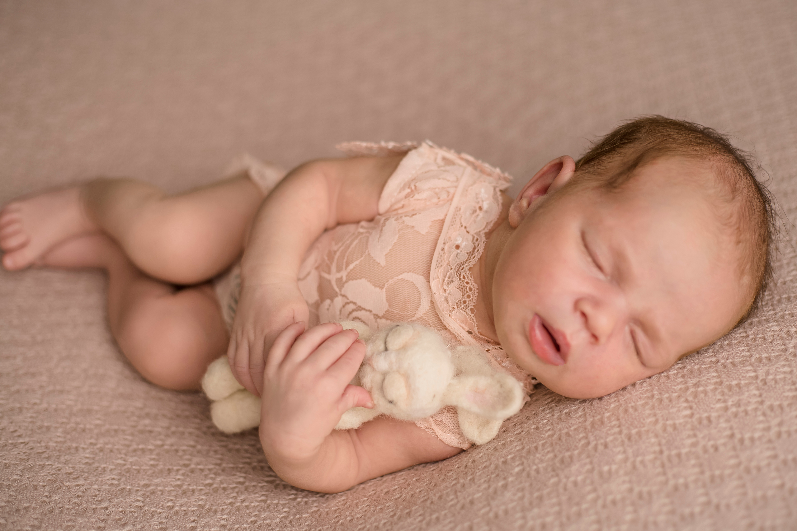 Новорожденные. Фотограф новорожденных Омск —со всем необходимым к вам домой