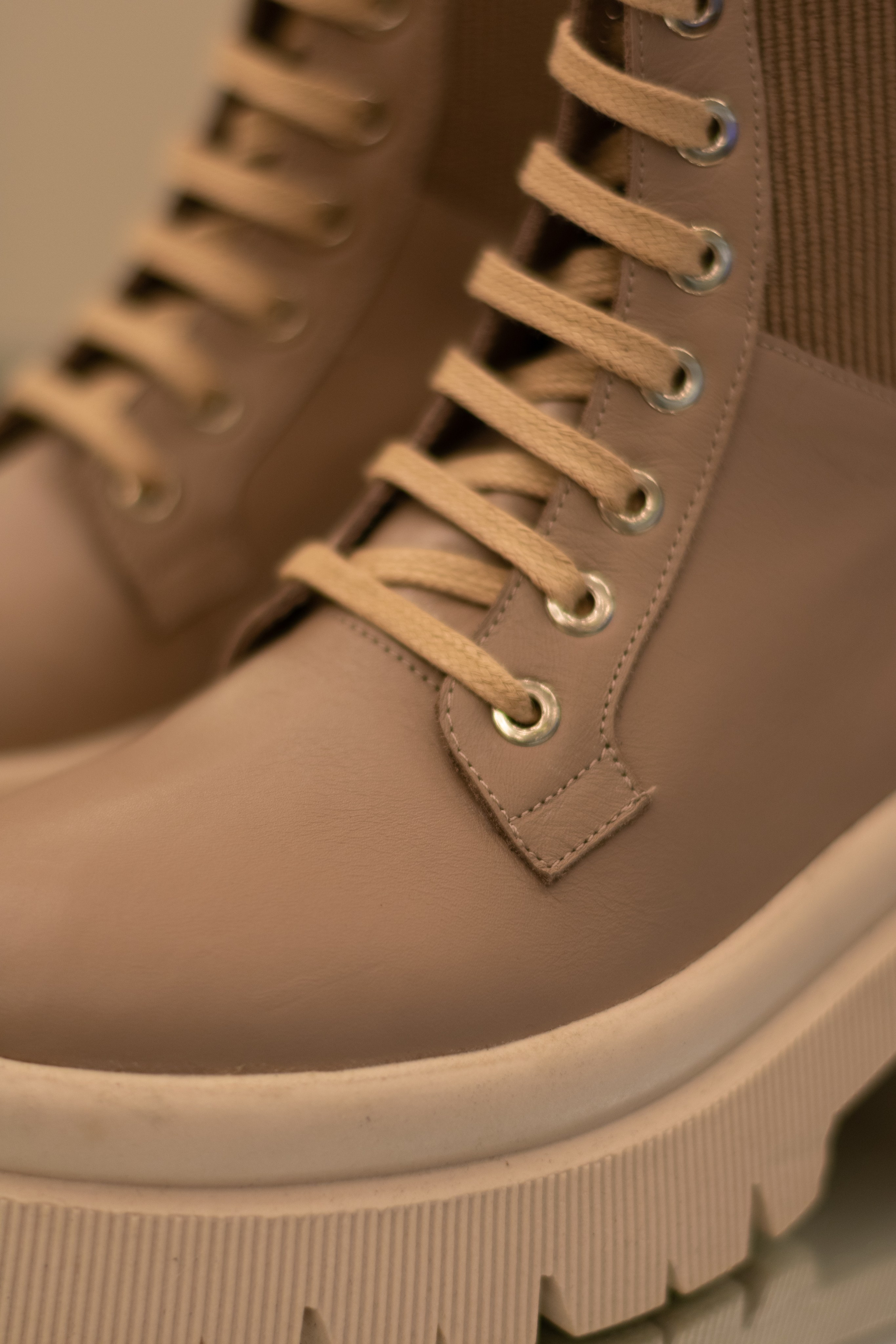 Для организаций. Предметная фотосессия для обувного магазина Capsula. Фотограф/видеограф Богдан Голованов