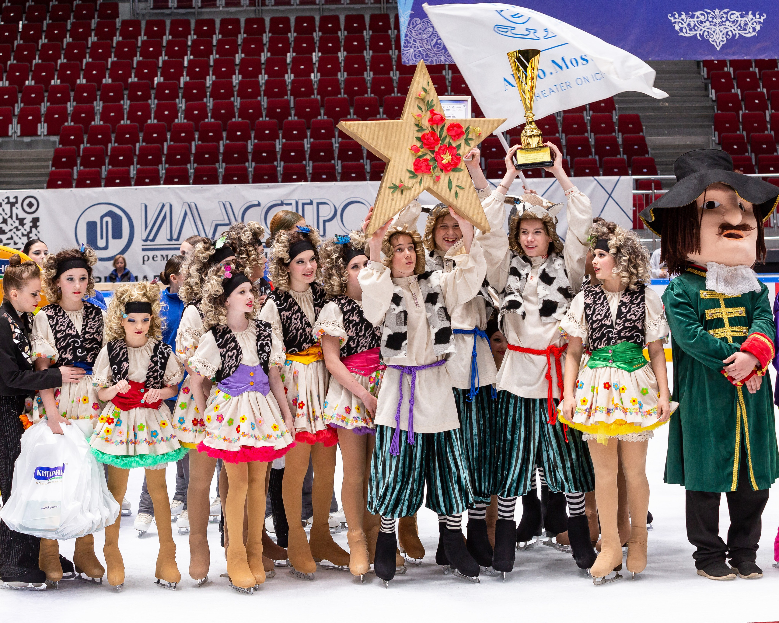 VII Ежегодный фестиваль массовых танцев на льду и фигурного катания «Петровский лёд» Санкт-Петербург 2024. Репортажный фотограф в Москве