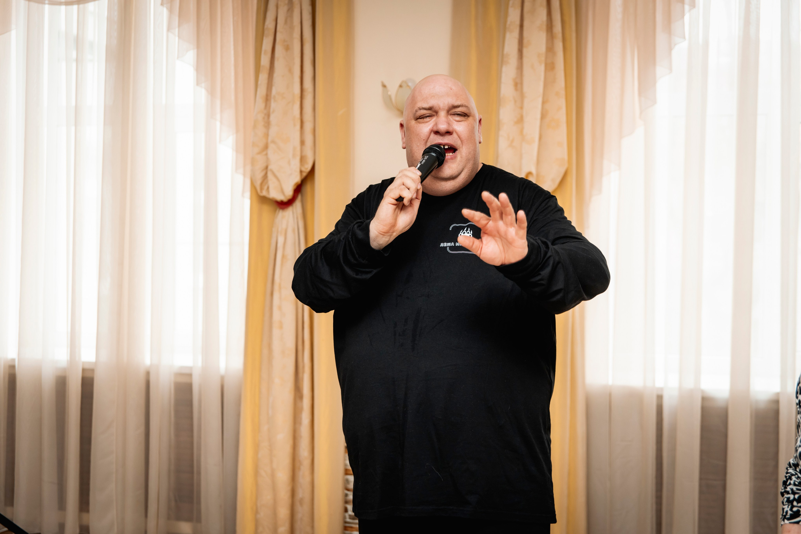 Фото с концерта для людей с ограниченными возможностями. ЛЁША МЕДВЕДЬ| АРТИСТ |АВТОР ПЕСЕН|ДИДЖЕЙ МЕДВЕДЬ |