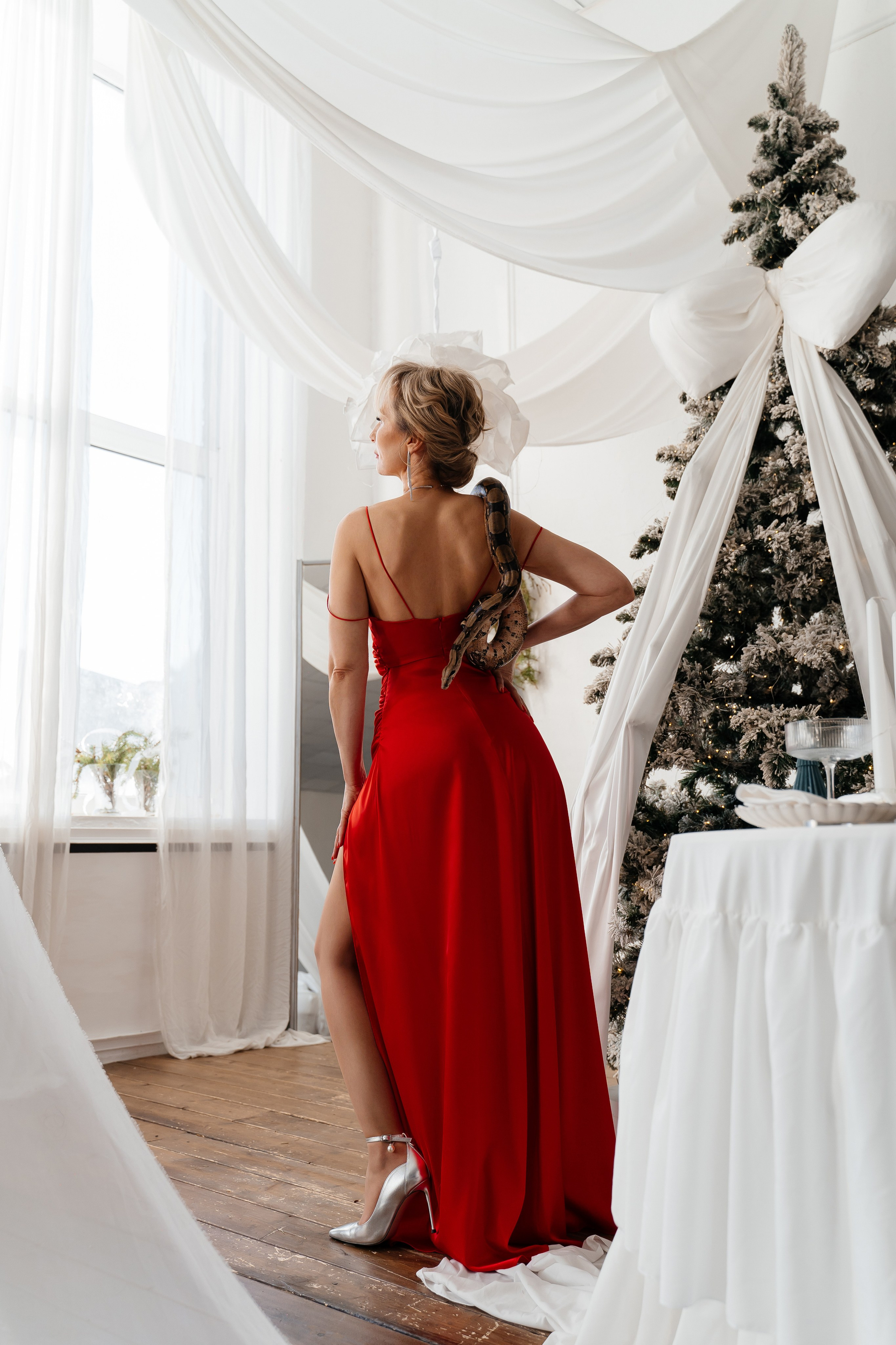 Виктория со змеей. Фотограф Ларионова Надежда|Ставрополь