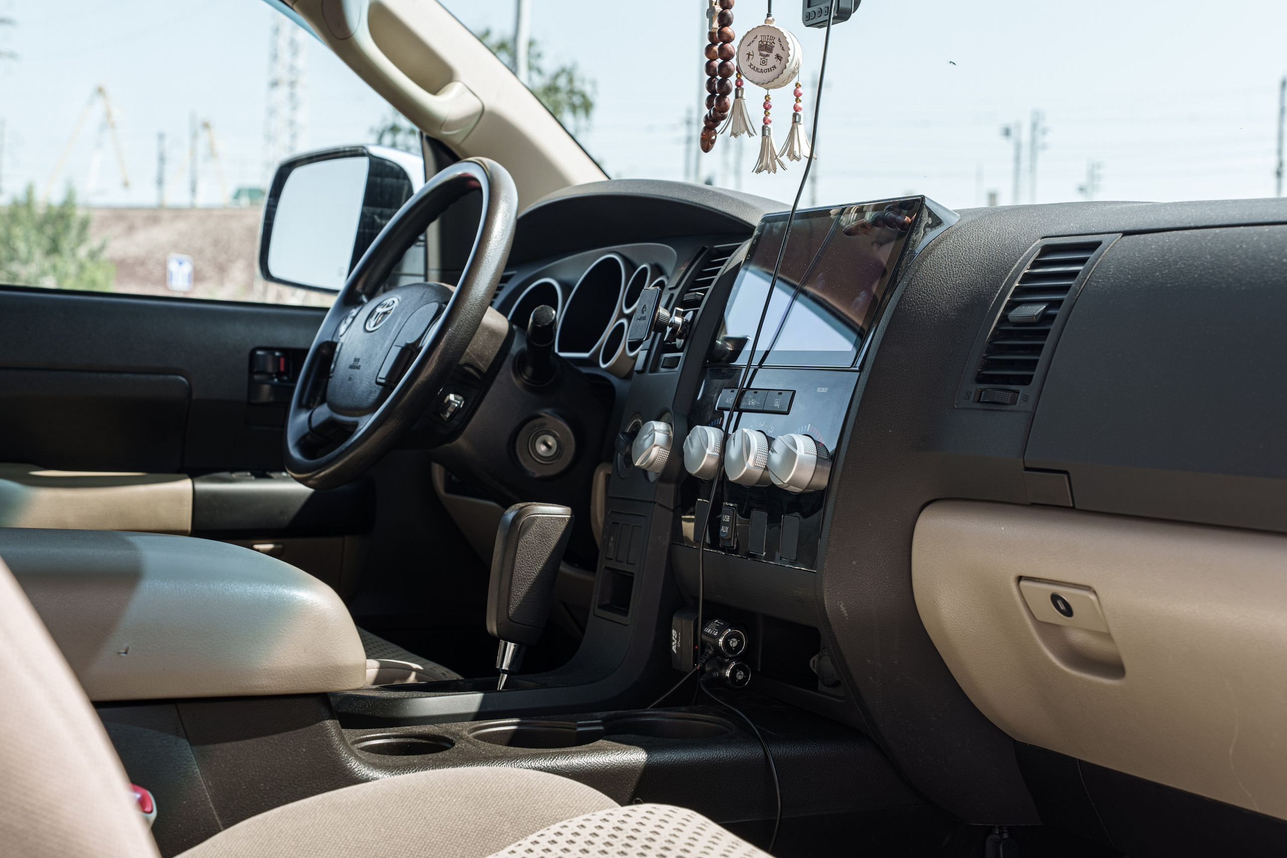 Toyota Tundra. Интерьерный фотограф и ретушер в Красноярске Денис Антропов