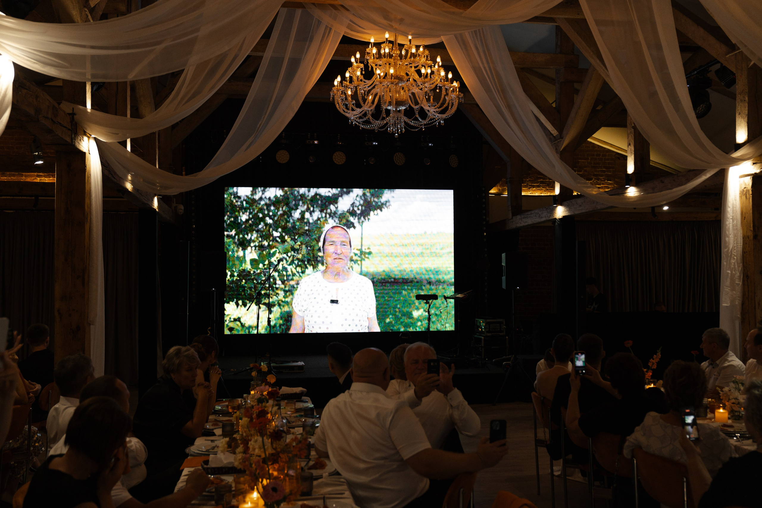 «комфорлабельно и эстетично». Свадебный фотограф Наташа Брифли