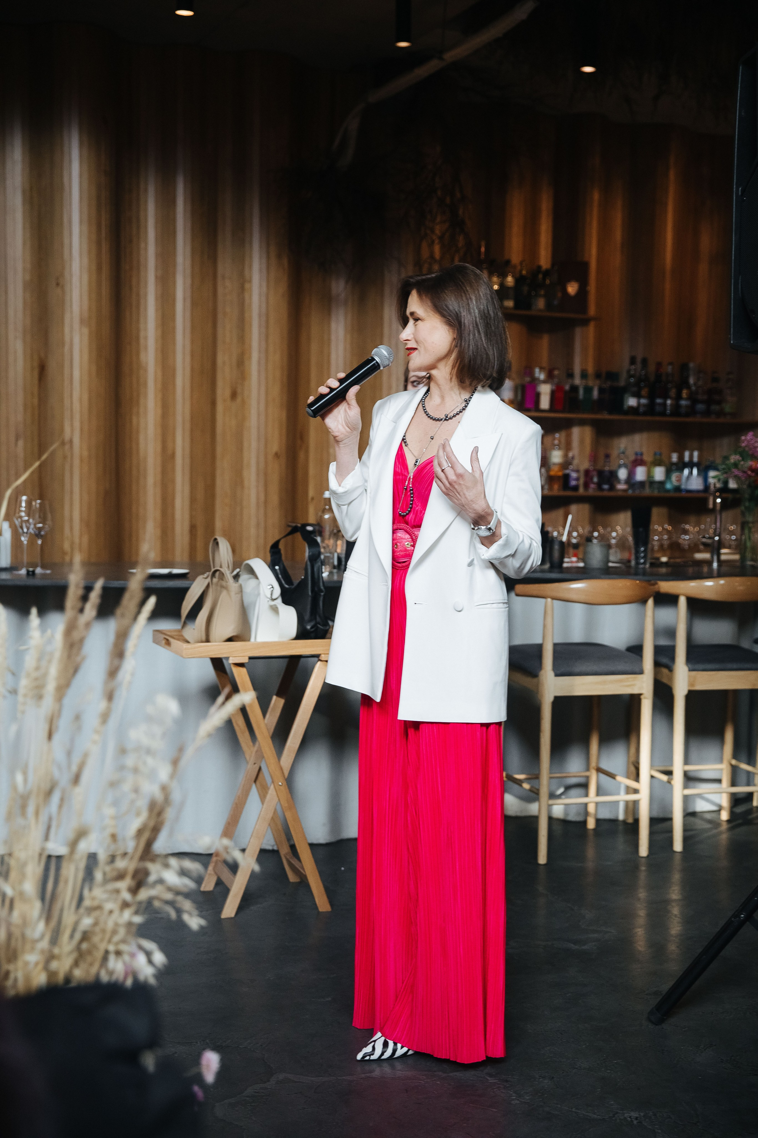 Презентация открытия магазина женской одежды GLVR в ресторане Fresco. Фотограф в Красноярске Надежда Воскресенская