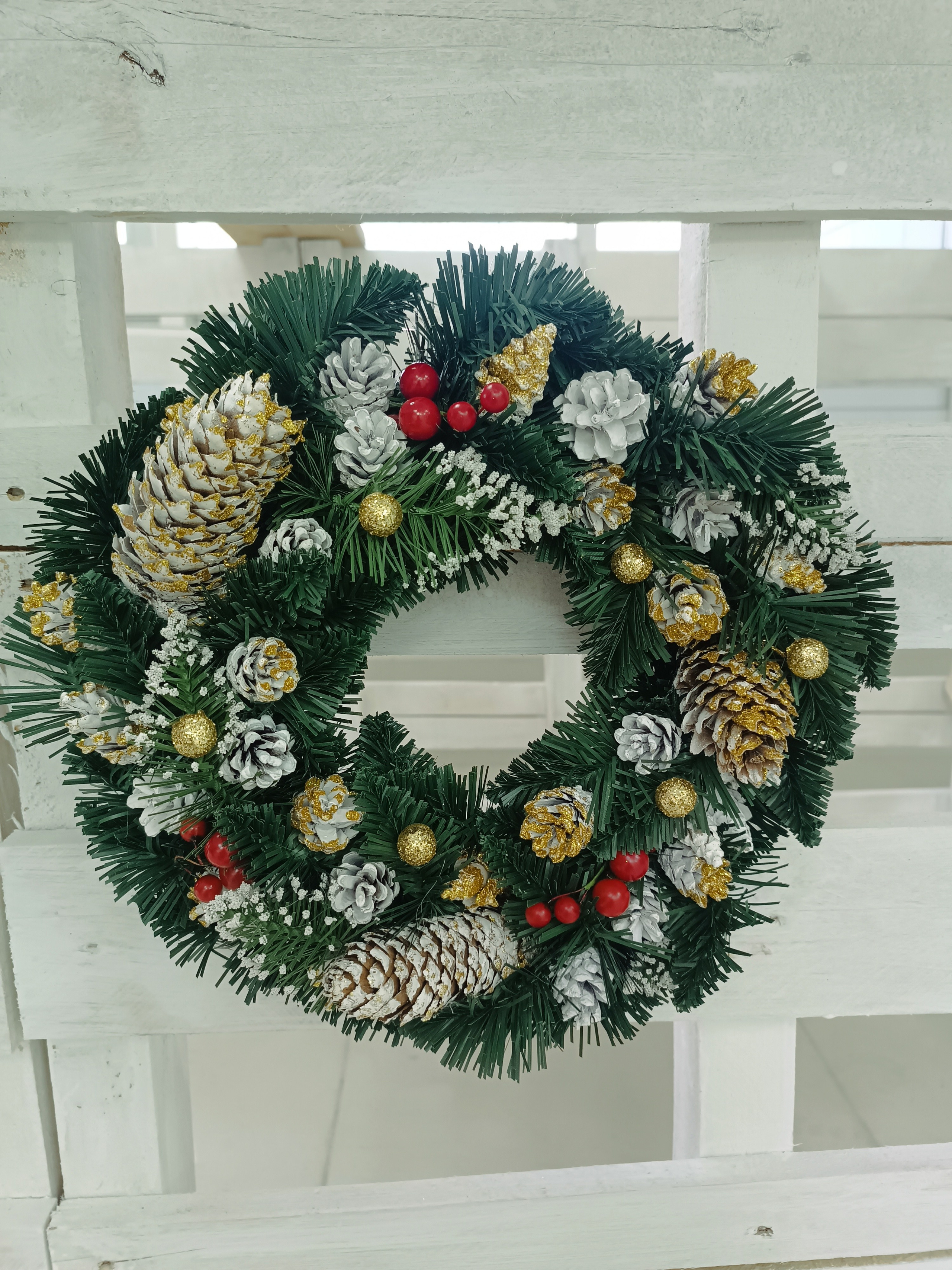 ПВХ венок. Наружный диаметр 32см. Стоимость 40р