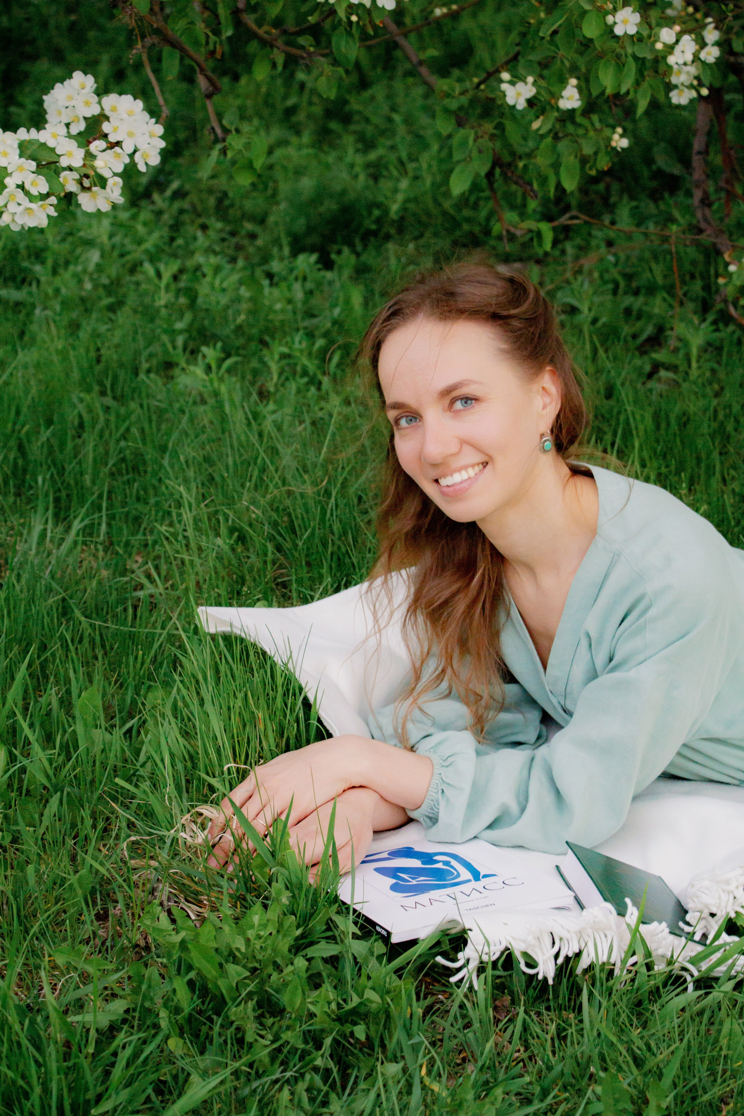 Фотосессия с цветущими яблонями, Екатеринбург. Фотопрогулка. Фотограф в Екатеринбурге Пойгина Елена