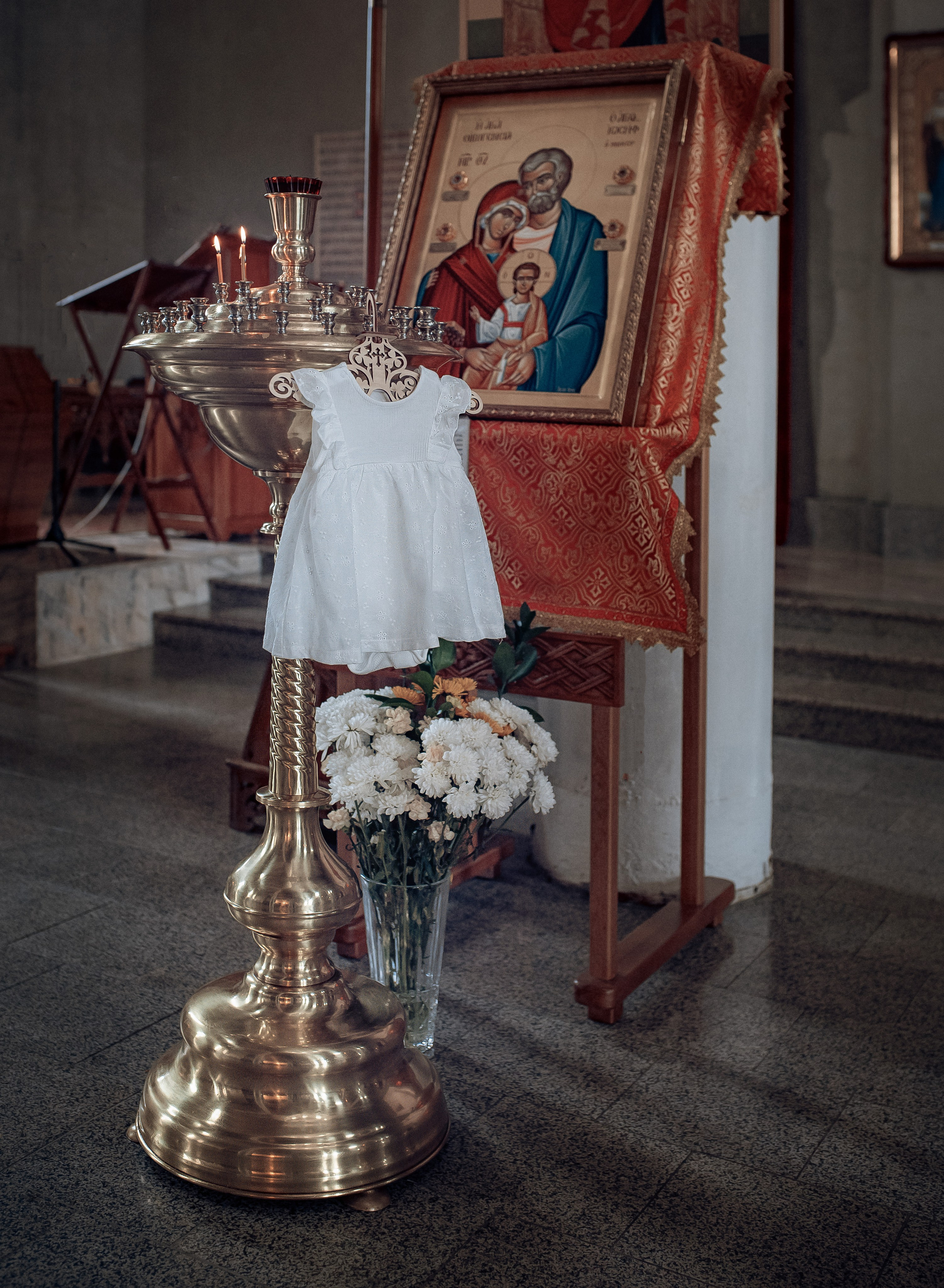 Крещение Василисы в храме исповедников и новомучеников Российских. Фотографы крещения/венчания  Красноярск Татьяна и Вячеслав Переваловы