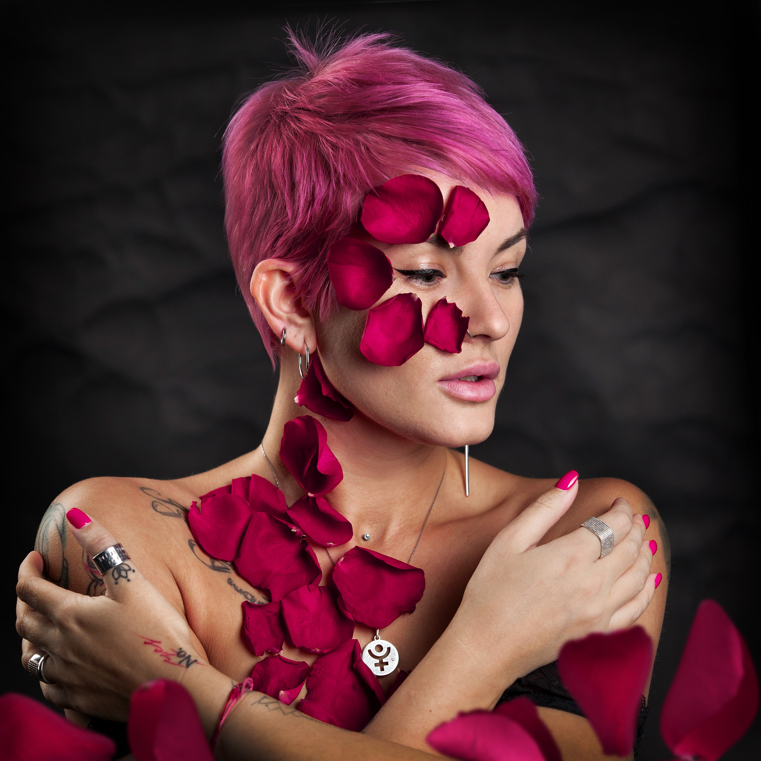 Лепестки роз. Фотограф Мария Кольцова