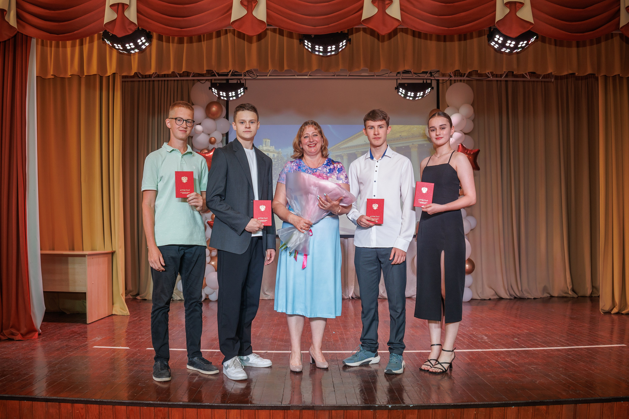 Вручение аттестатов. Свадебный и семейный фотограф в Новосибирске Ирина Дорошкова