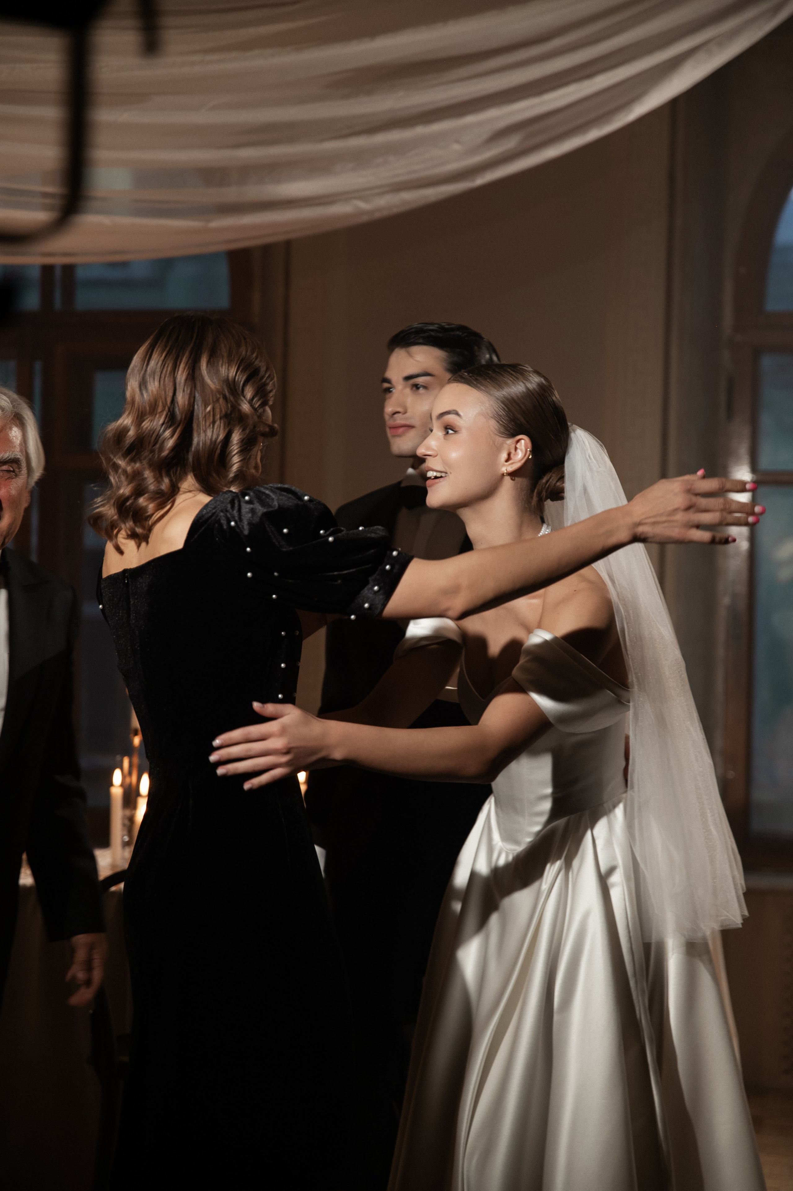 Камерный свадебный ужин при свечах в старинном особняке в фотостудии 21. Kult. Ярослава Ерина — свадебный фотограф в Москве