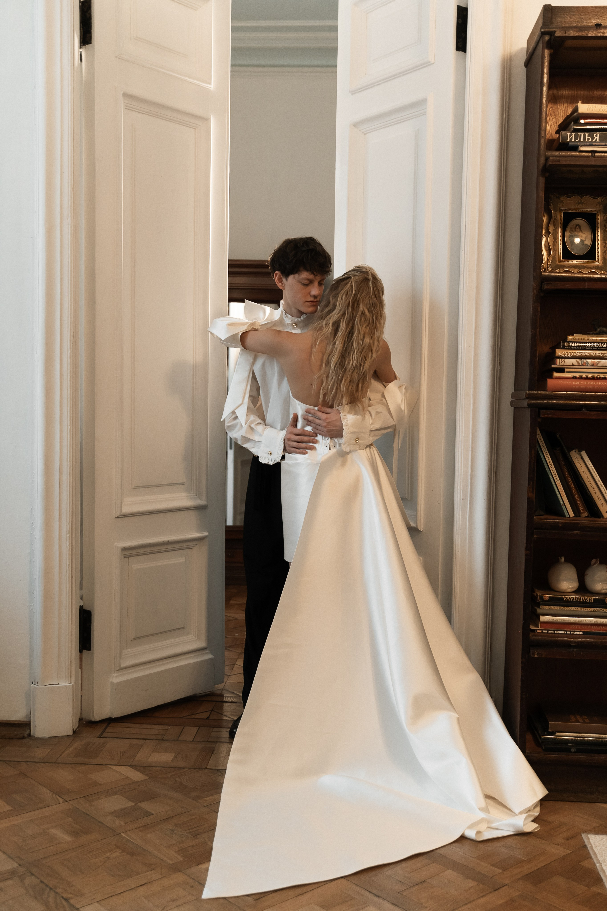 Свадебная съемка в исторической квартире на Чистых прудах. Ярослава Ерина — свадебный фотограф в Москве