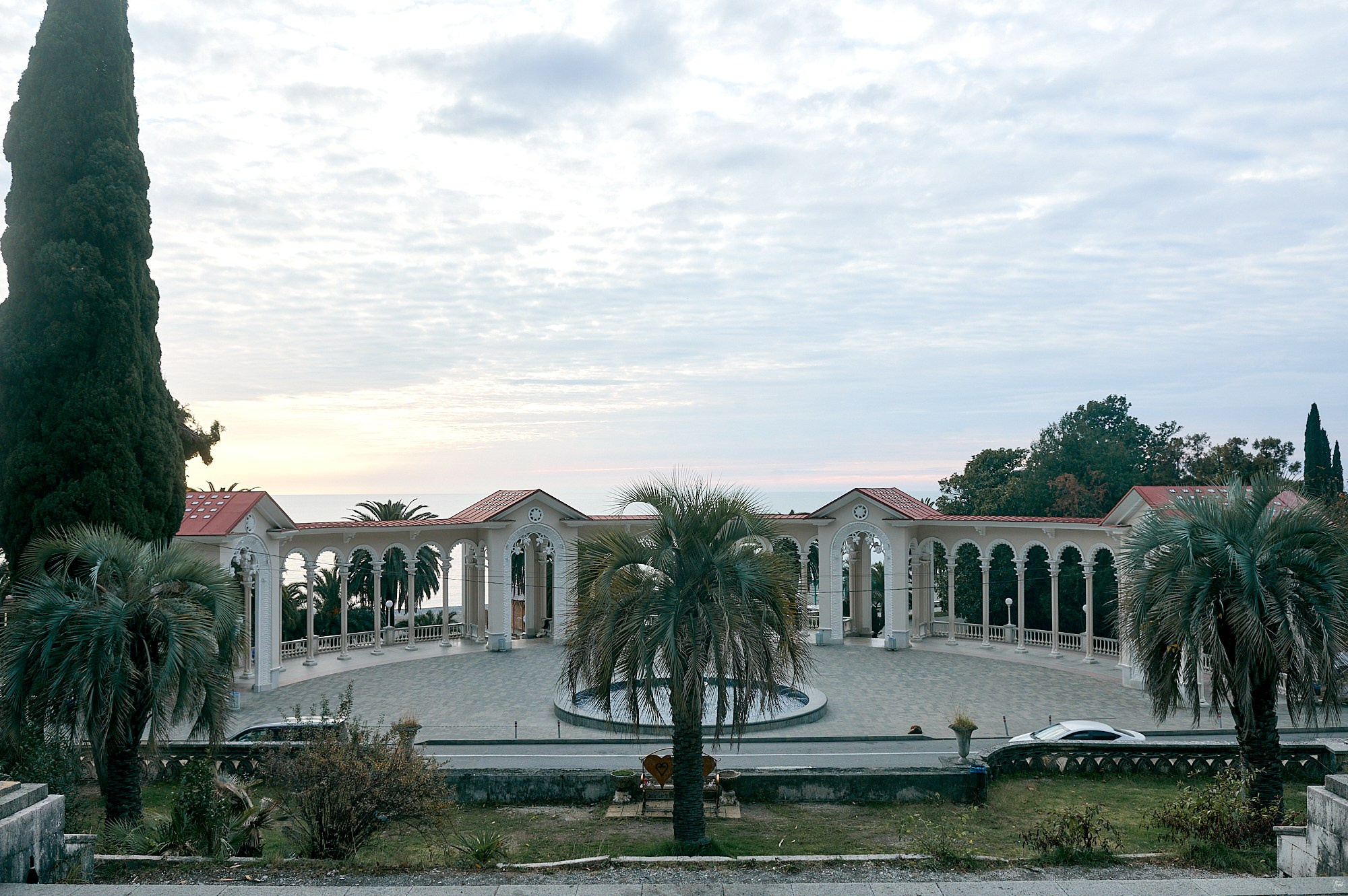 Гагра, Абхазия. Декабрь 2024. Фотографии отовсюду и обо всем