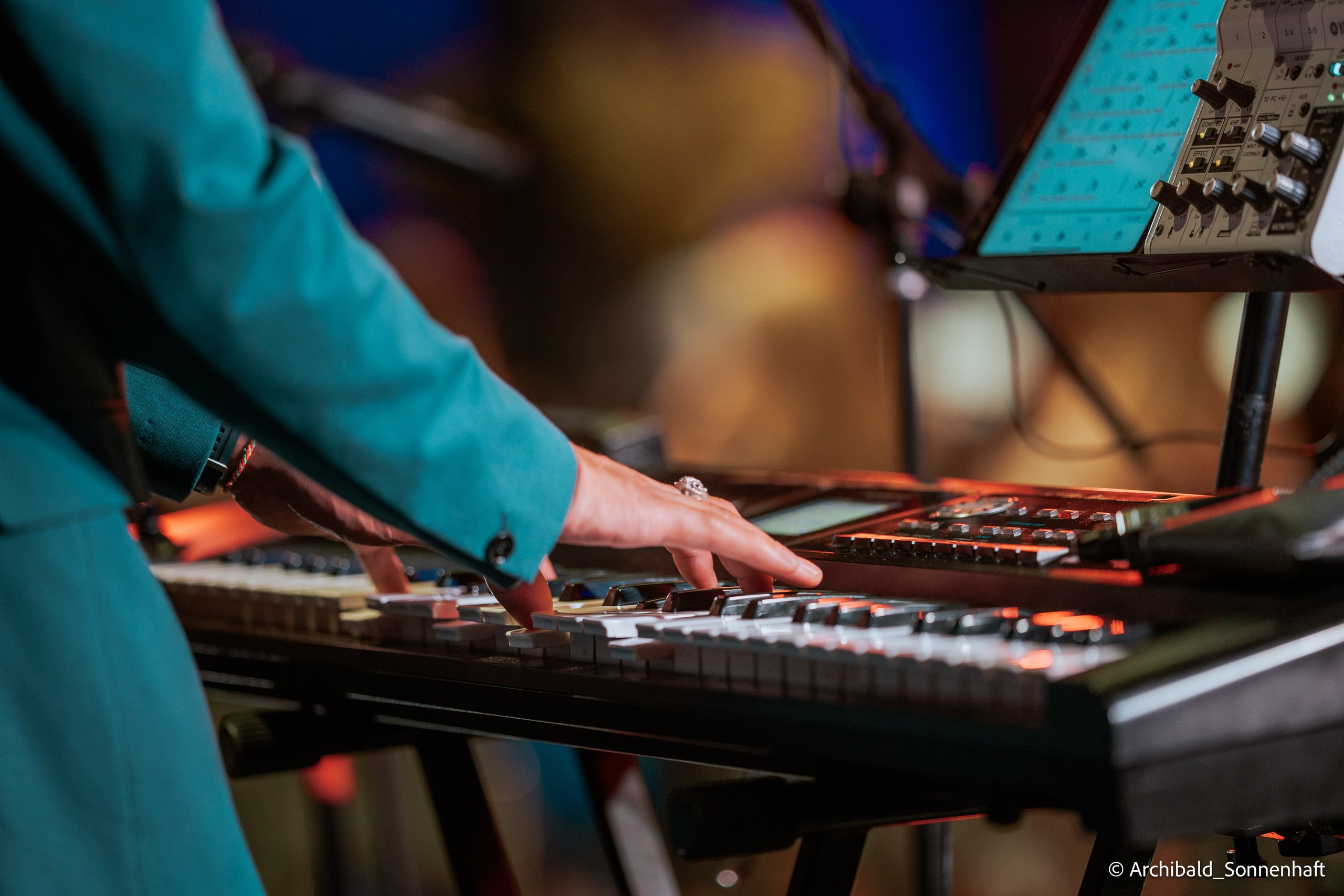Georgian party. Photographer in Guangzhou, China. Archibald Sonnenhaft