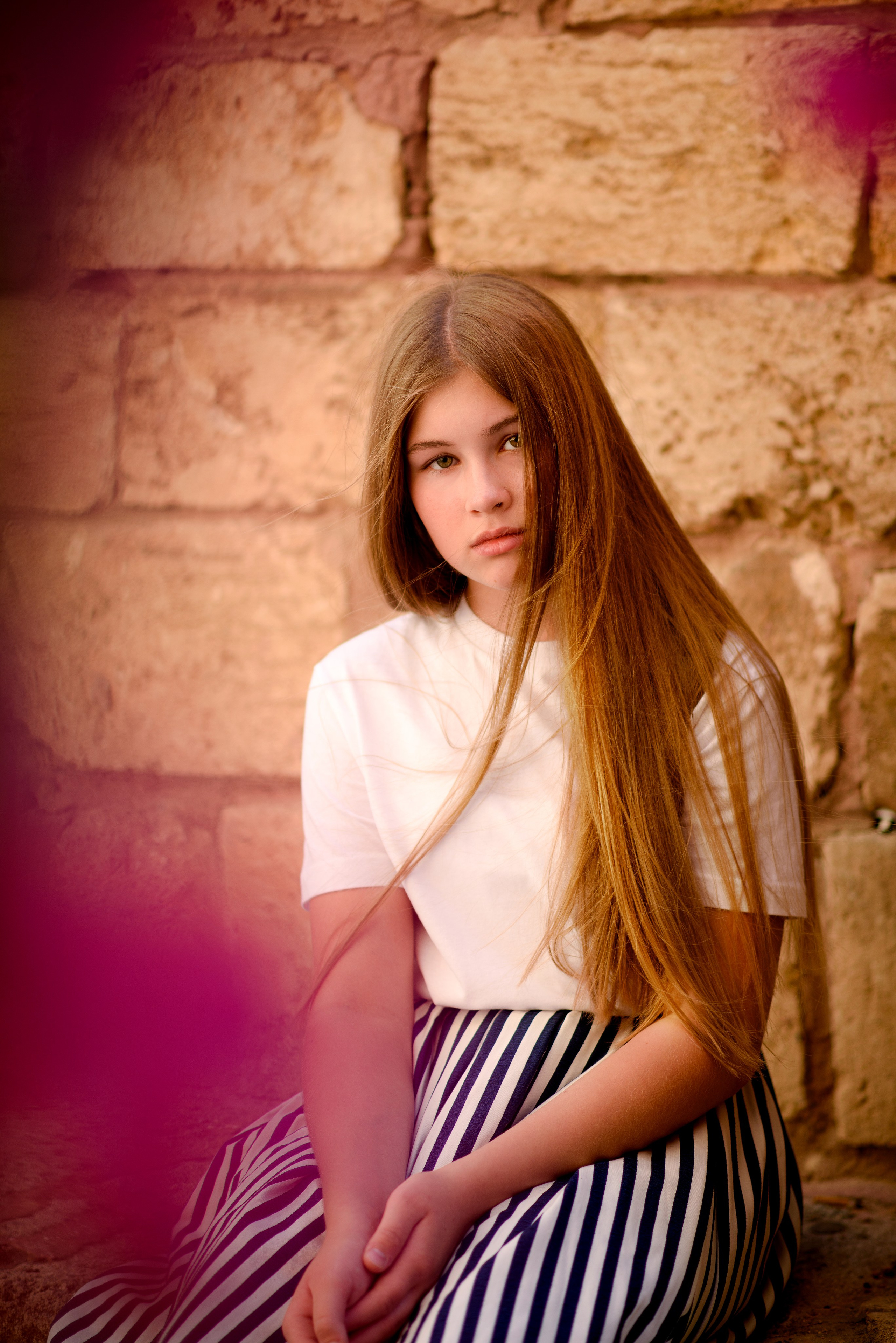 Фотосессия девочки подростка в старом городе. Главная