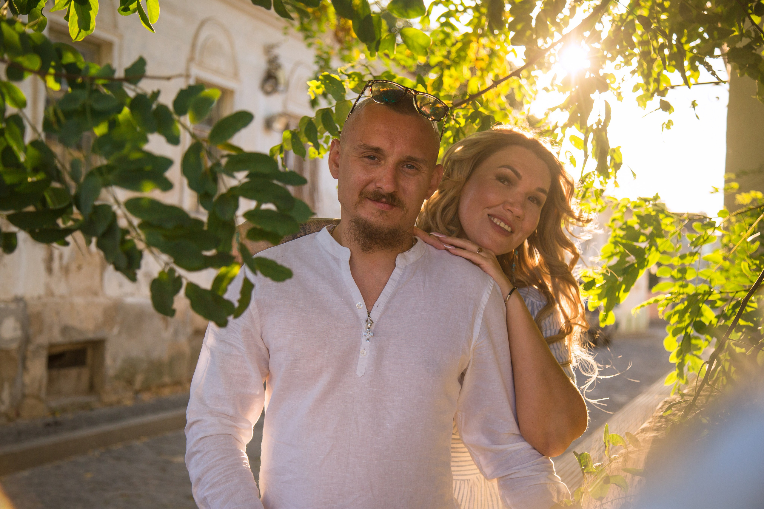 Семейная фотосессия в городе Евпатория на улицах Малого Иерусалима на фоне Гезлевских ворот кофейни  Кезлев Къавеси