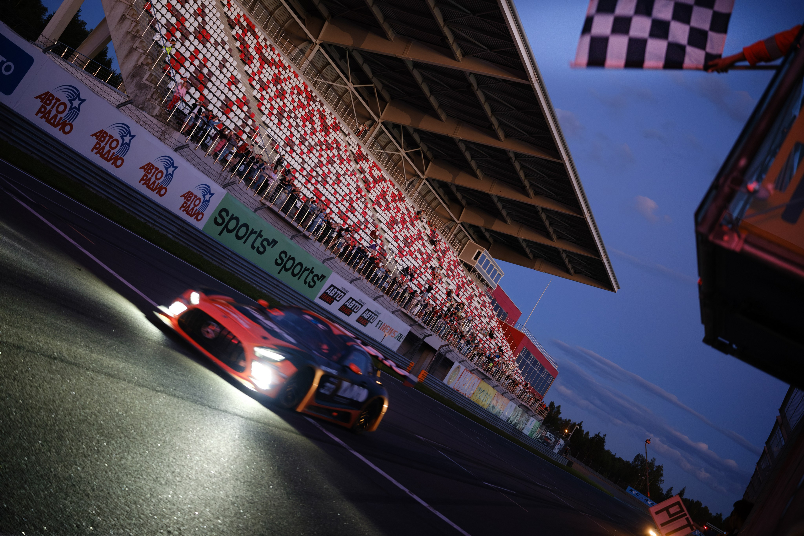 Российская серия гонок на выносливость. Авто и мотоспорт — фотограф Антон Медведев iCoguar