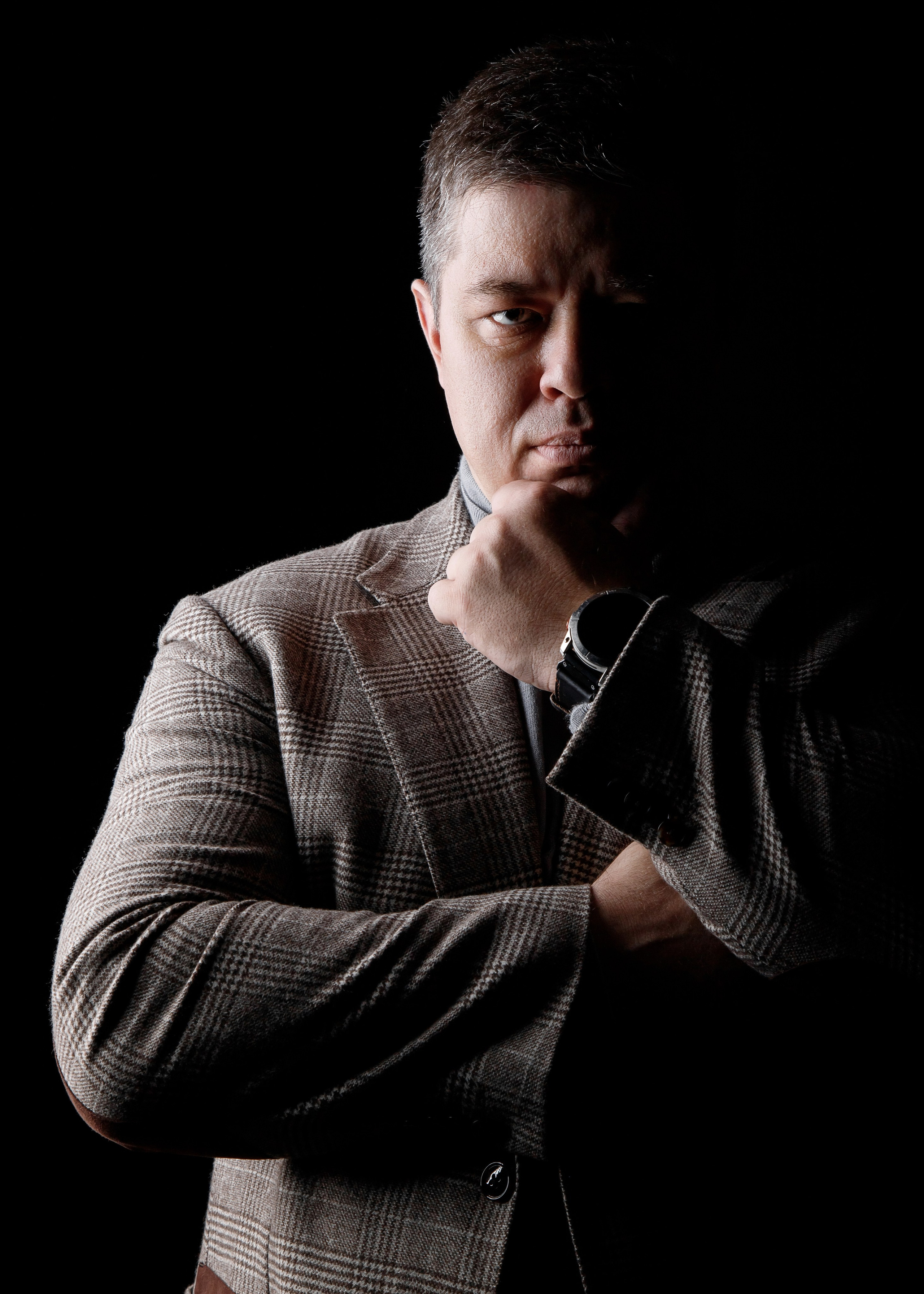 Мужская фотосессия в Новосибирске: запечатлею силу, харизму и стиль делового мужчины. Фотограф Ольга Баранова