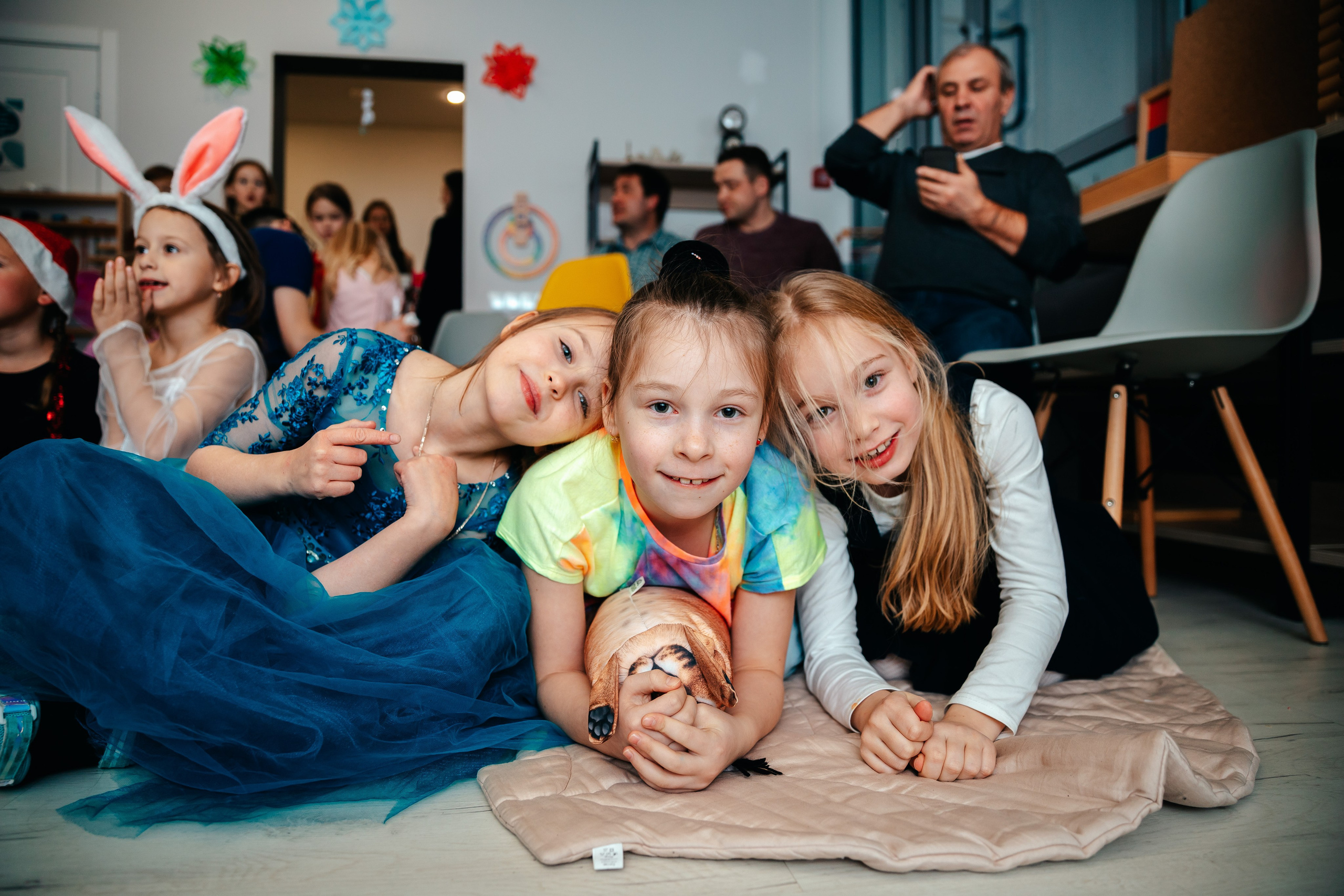 Новогодний утренник в Монтессори-школе. Семейный lifestyle фотограф в Санкт-Петербурге Людмила Пахомова