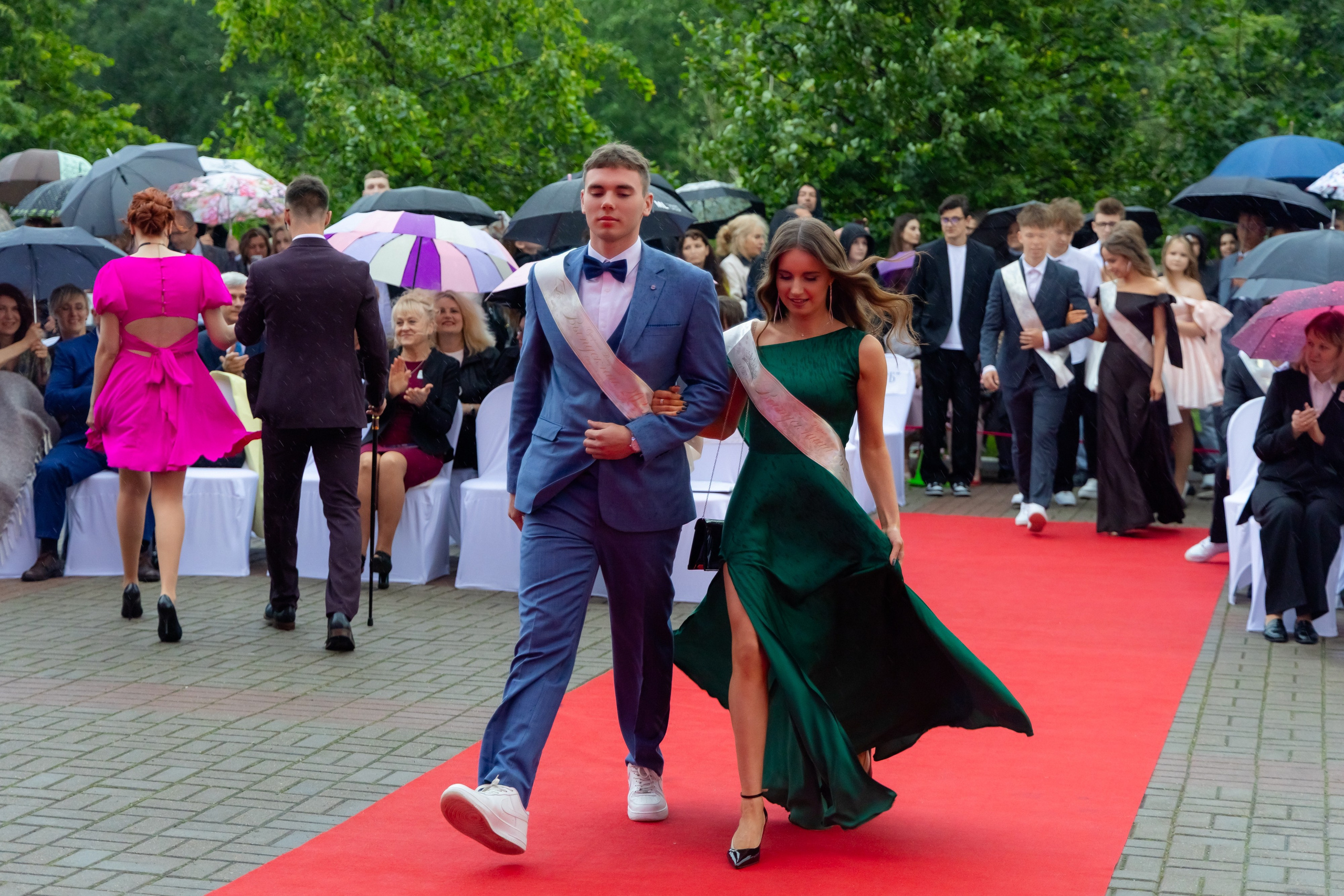 Школьный выпускной 2025 год в Минске, Беларуси. Свадебный фотограф в Минске/Беларуси Сергей Спиридонов