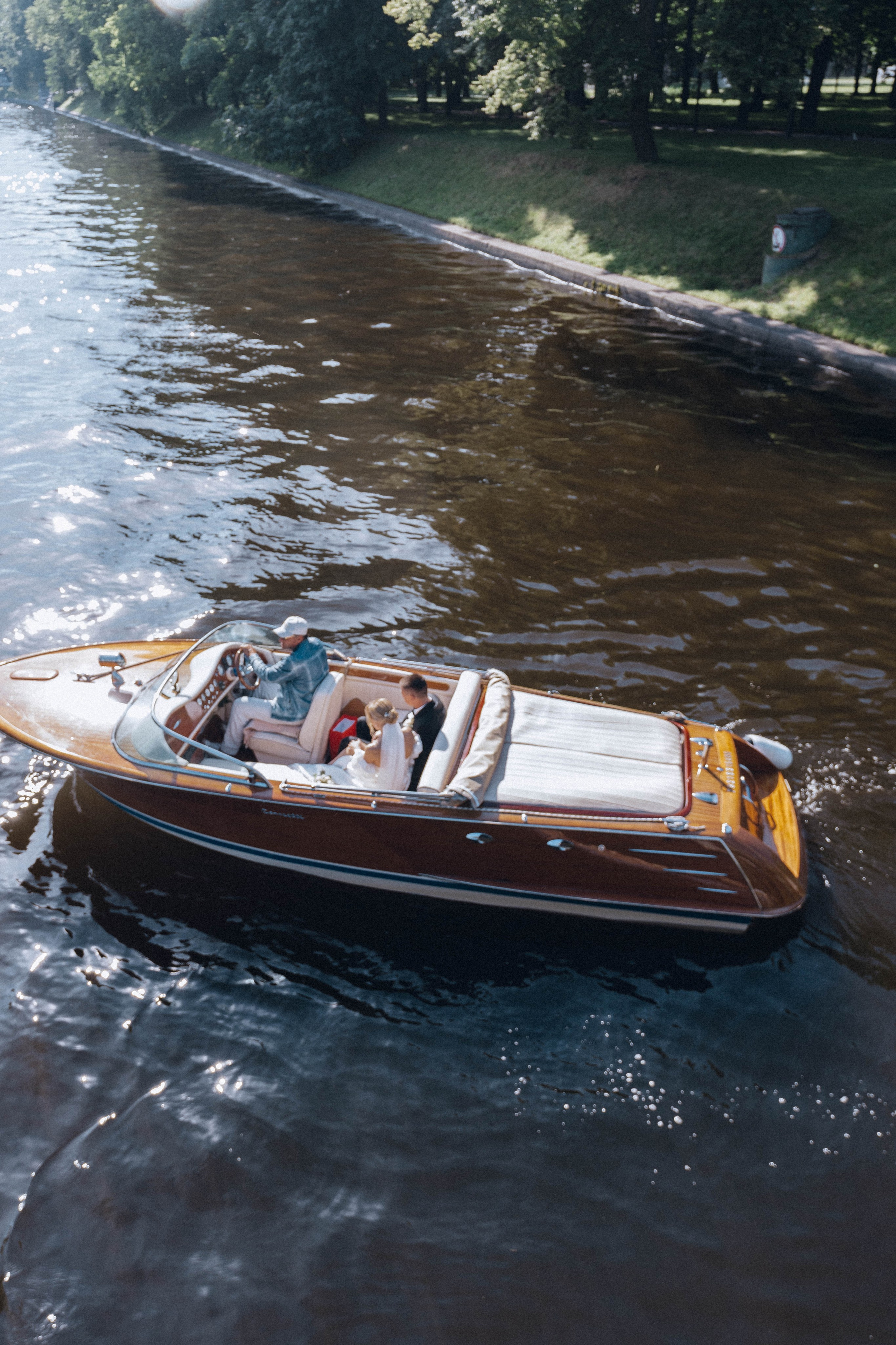 СВАДЕНБНАЯ СЬЕМКА НА КАТЕРЕ ПО КАНАЛАМ САНКТ-ПЕТЕРБУРГА И В АКВАТОРИИ НЕВЫ. Профессиональный фотограф, Санкт-Петербург — Виктория Богомолова