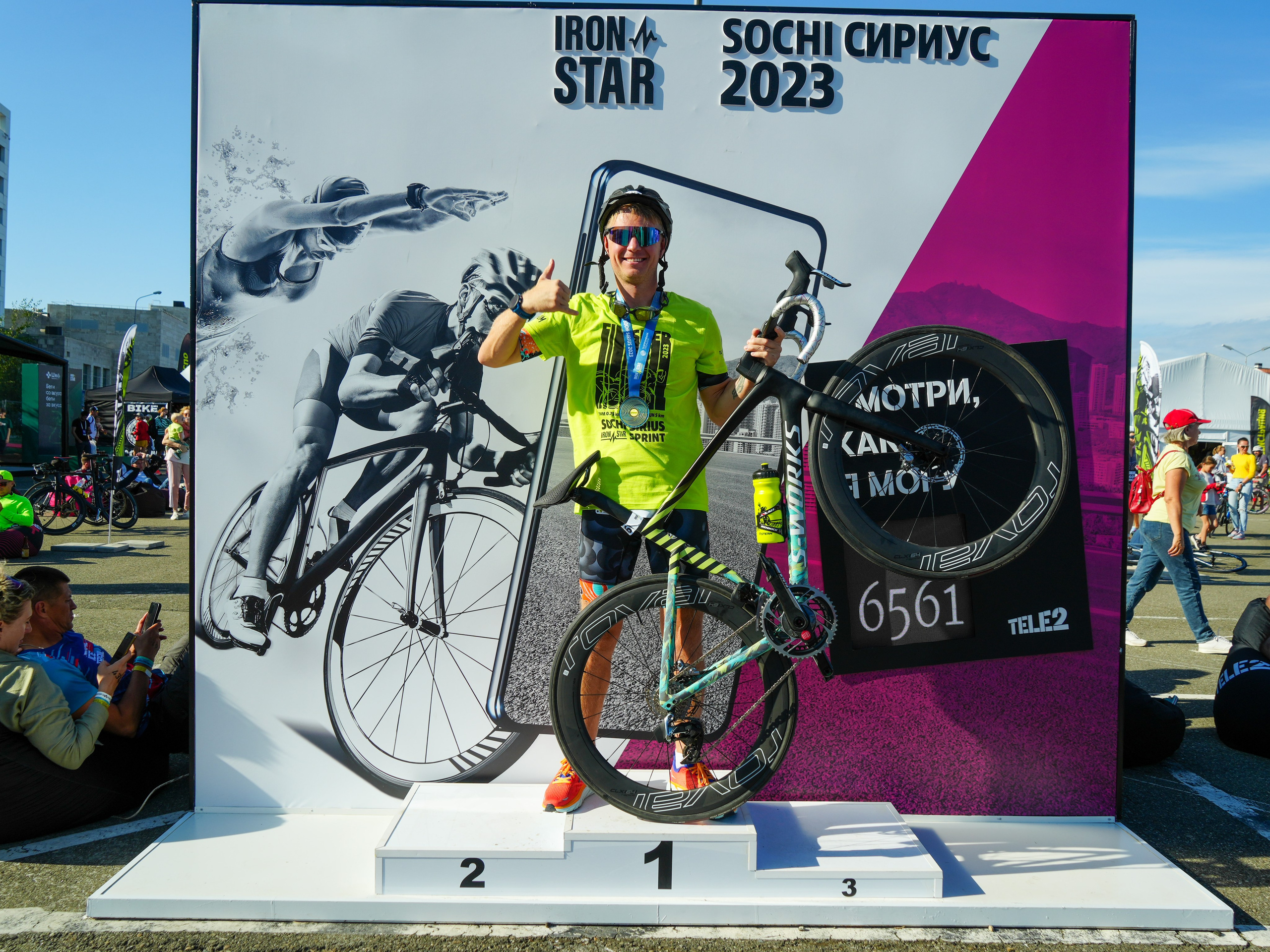 Фотоотчет партнерской интеграции для компании TELE2 на фестивале Ironstar. Репортажный фотограф в Красной Поляне и Сочи Павлюченко Екатерина