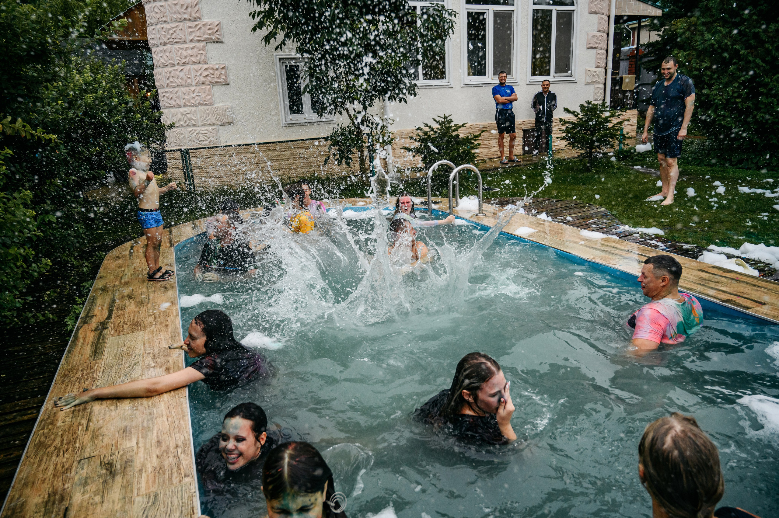 Ника. Пенная вечеринка с бассейном. Фотограф Владивосток. Игорь Кирсанов