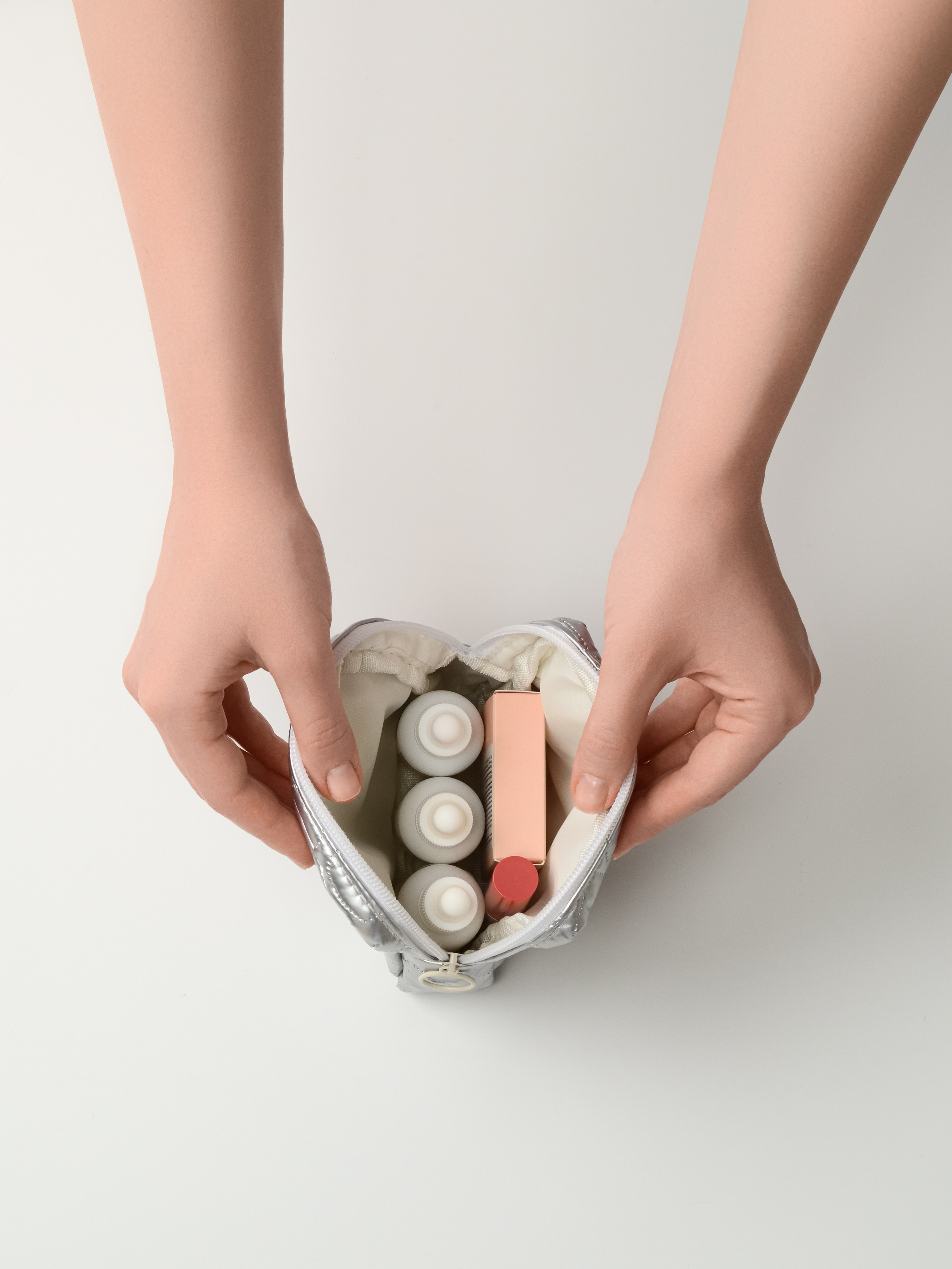 Косметички. Предметный фотограф, инфографика и видео в Санкт-Петербурге