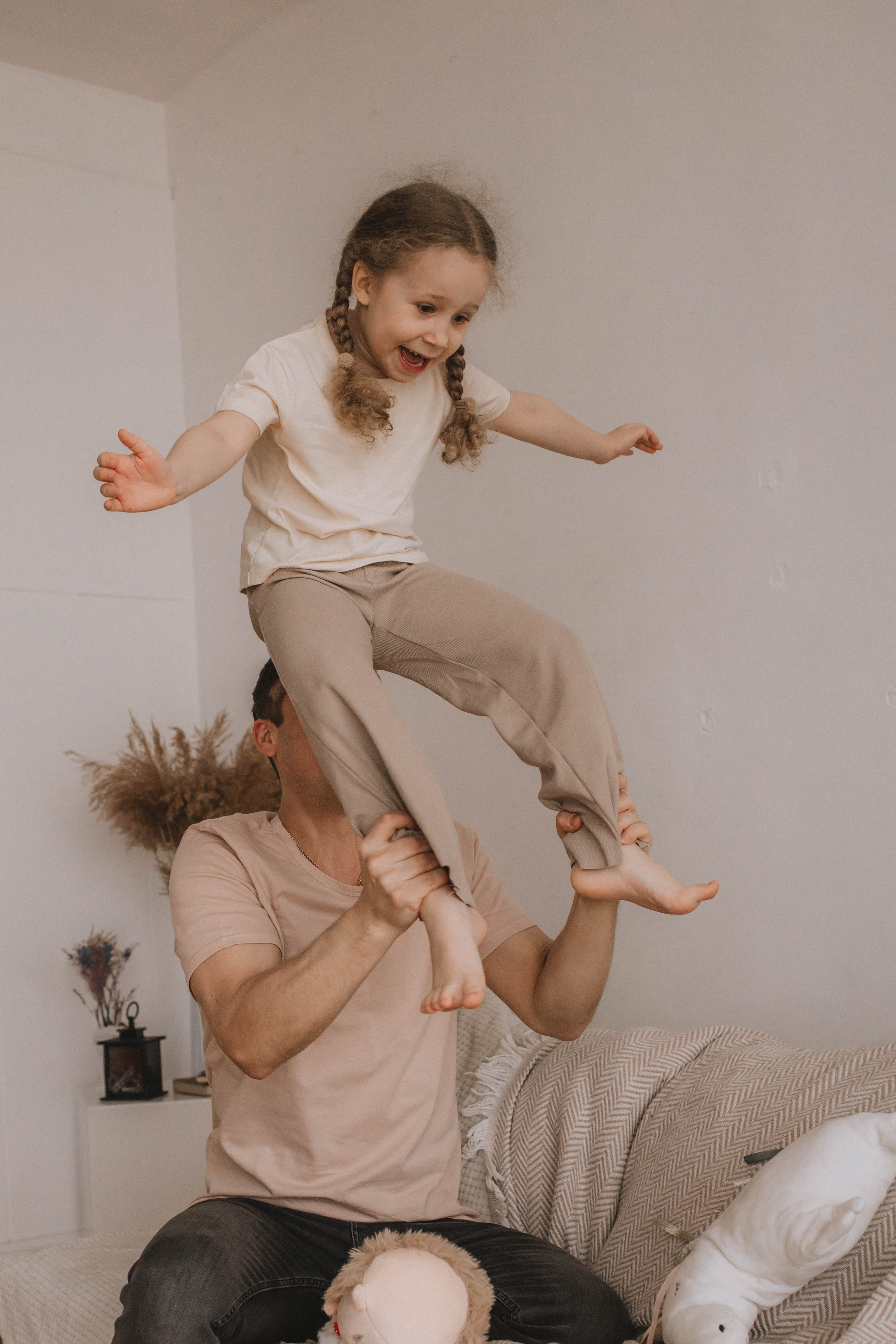 Озорные приключения кудряшки с родителями. Семейный фотограф в Москве, Щелково, Фрязино _ Виктория Степанова