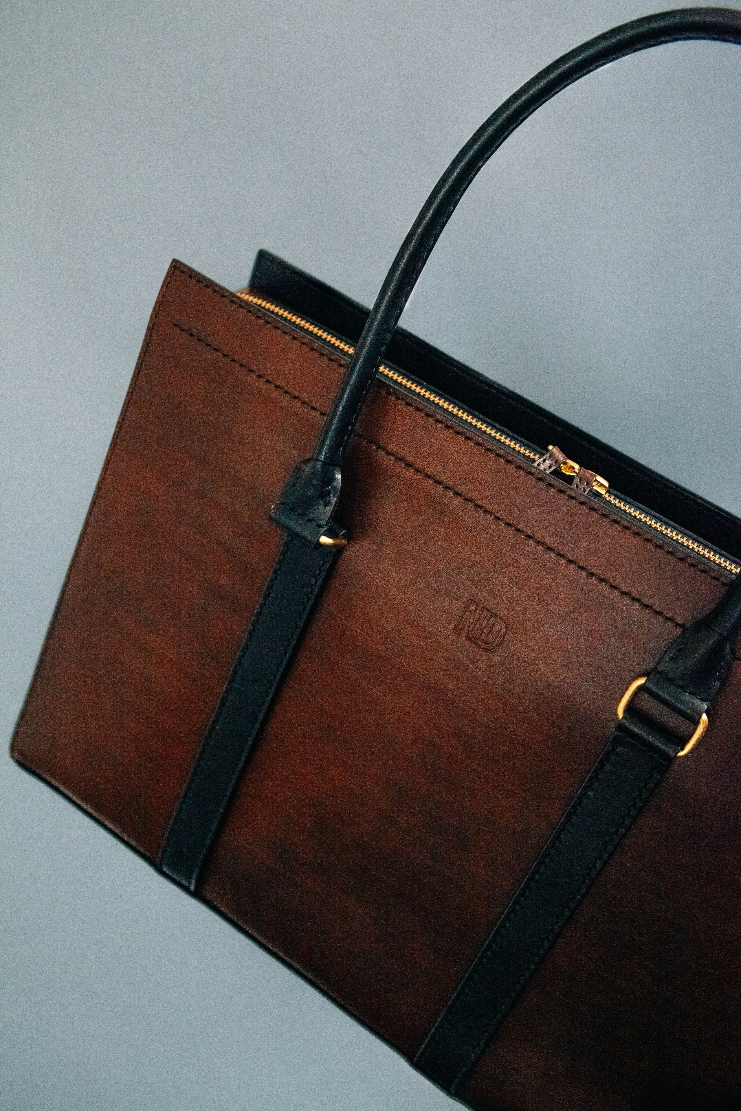 Анна Гречаная и изделие Дана Настаса 💼. Фотограф Ольга Крукле