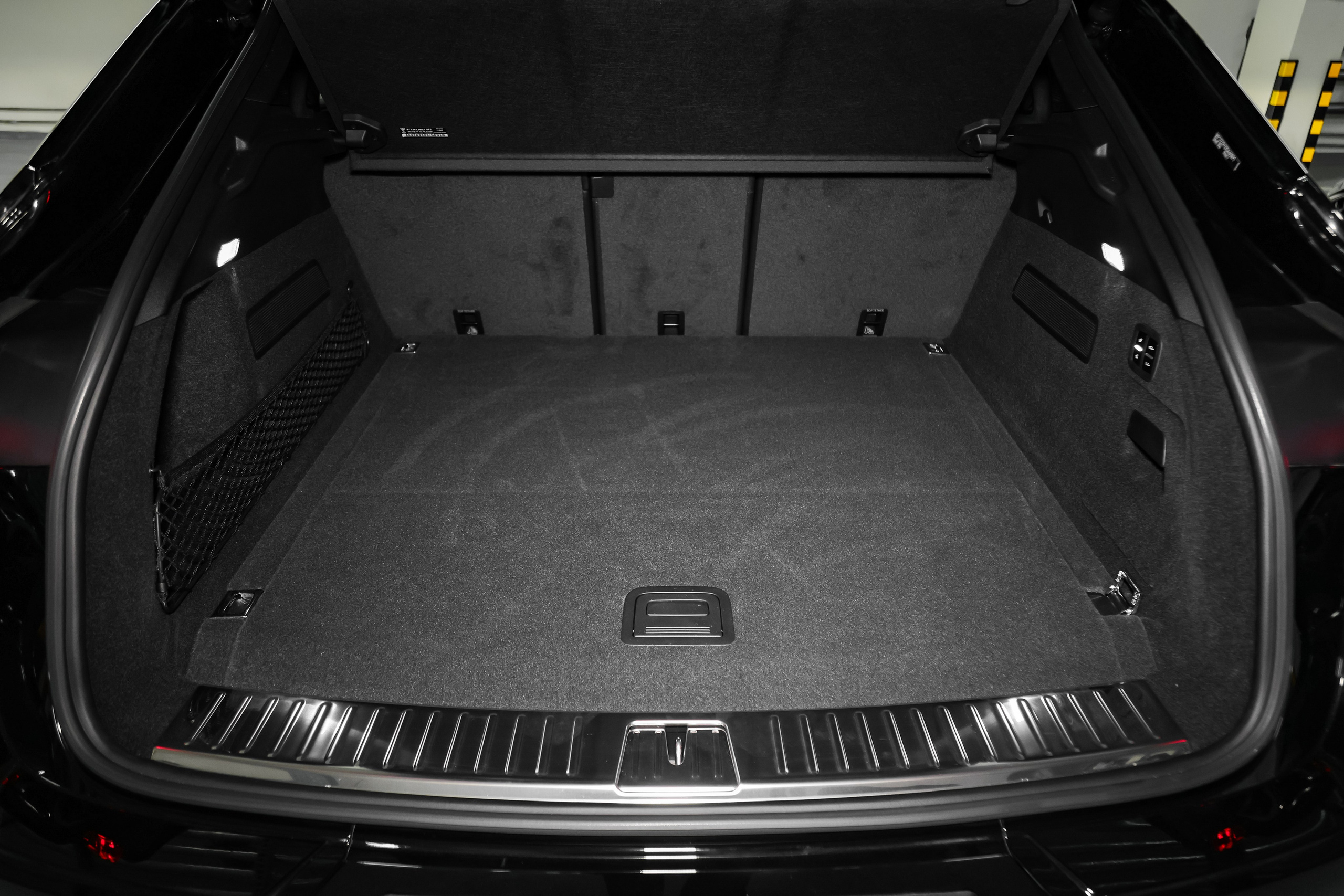 2025 PORSCHE CAYENNE COUPE E-Hybrid. Mixturecaptures