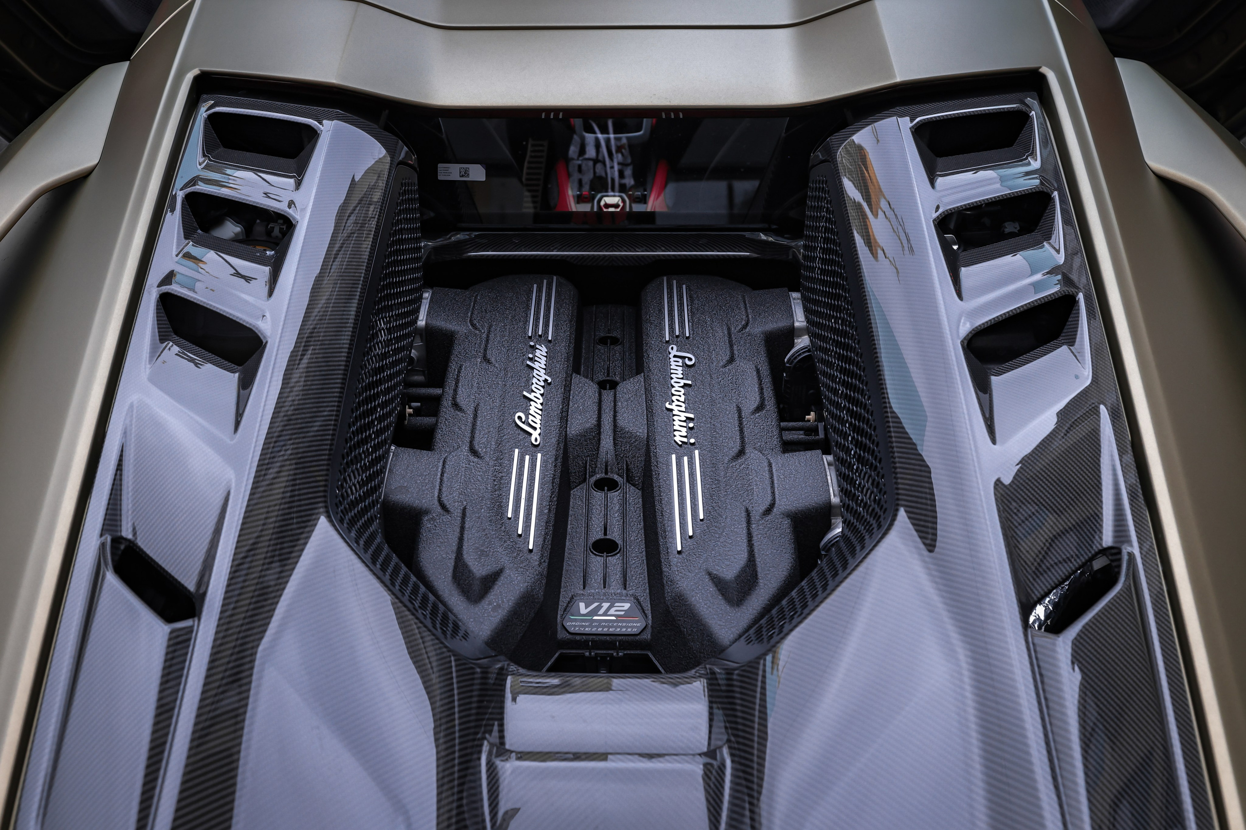 2024 Lamborghini Revuelto 6.5 AMT. Mixturecaptures