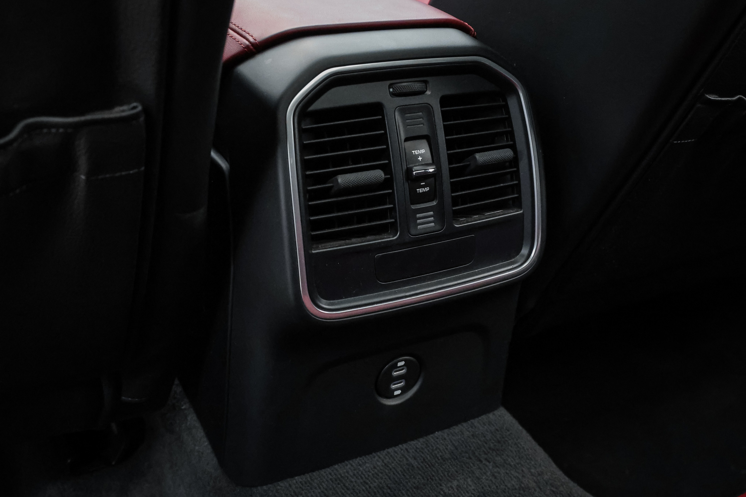 2021 PORSCHE MACAN S. Mixturecaptures