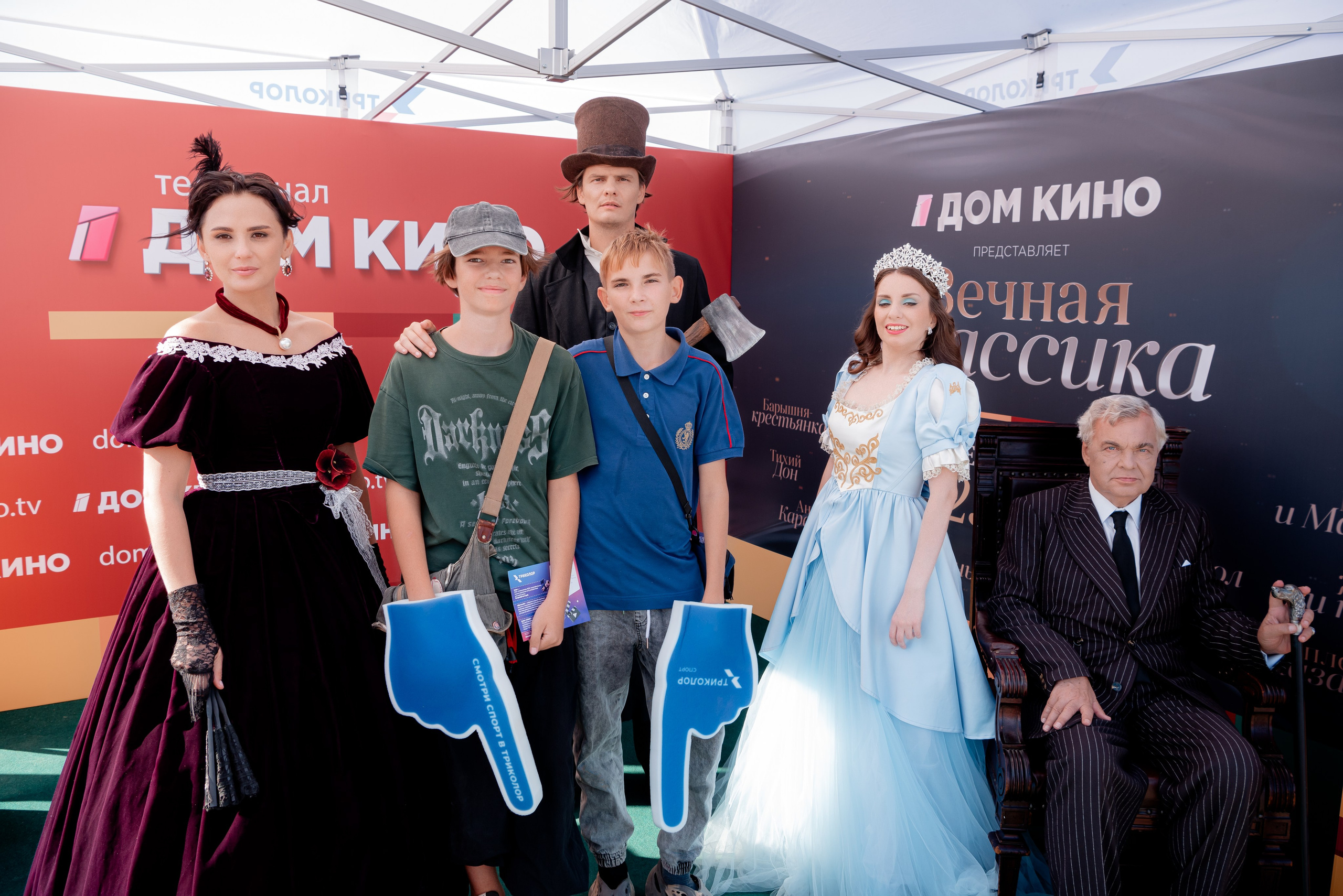 Портретные фото с артистами в палатке Триколор Дом Кинов на день города Волгоград. Фотограф в Волгограде и Волжском Александр Горбань