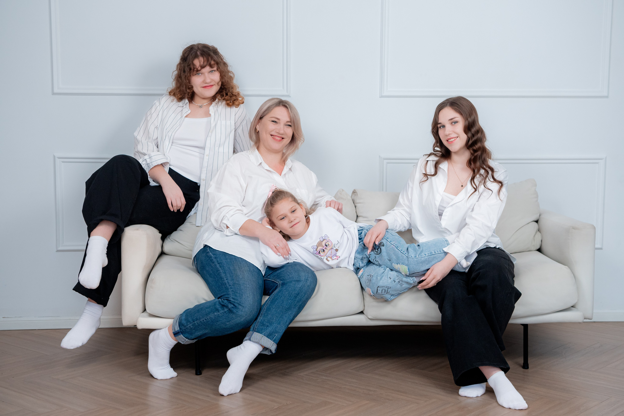 Мама и дочки. Студия Джой. Фотограф в Волгограде и Волжском Александр Горбань