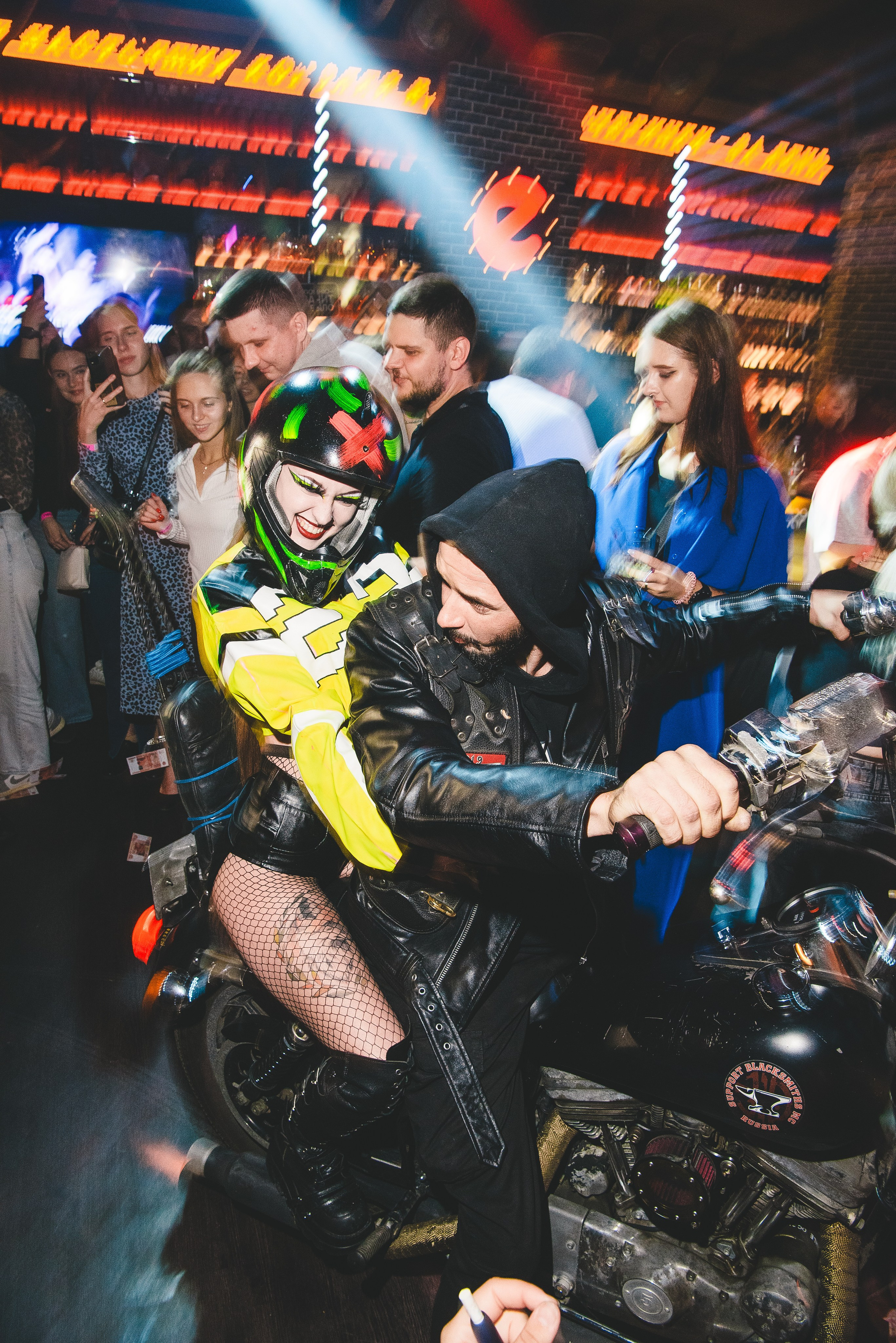 На мотоцикле заехали в НеБар