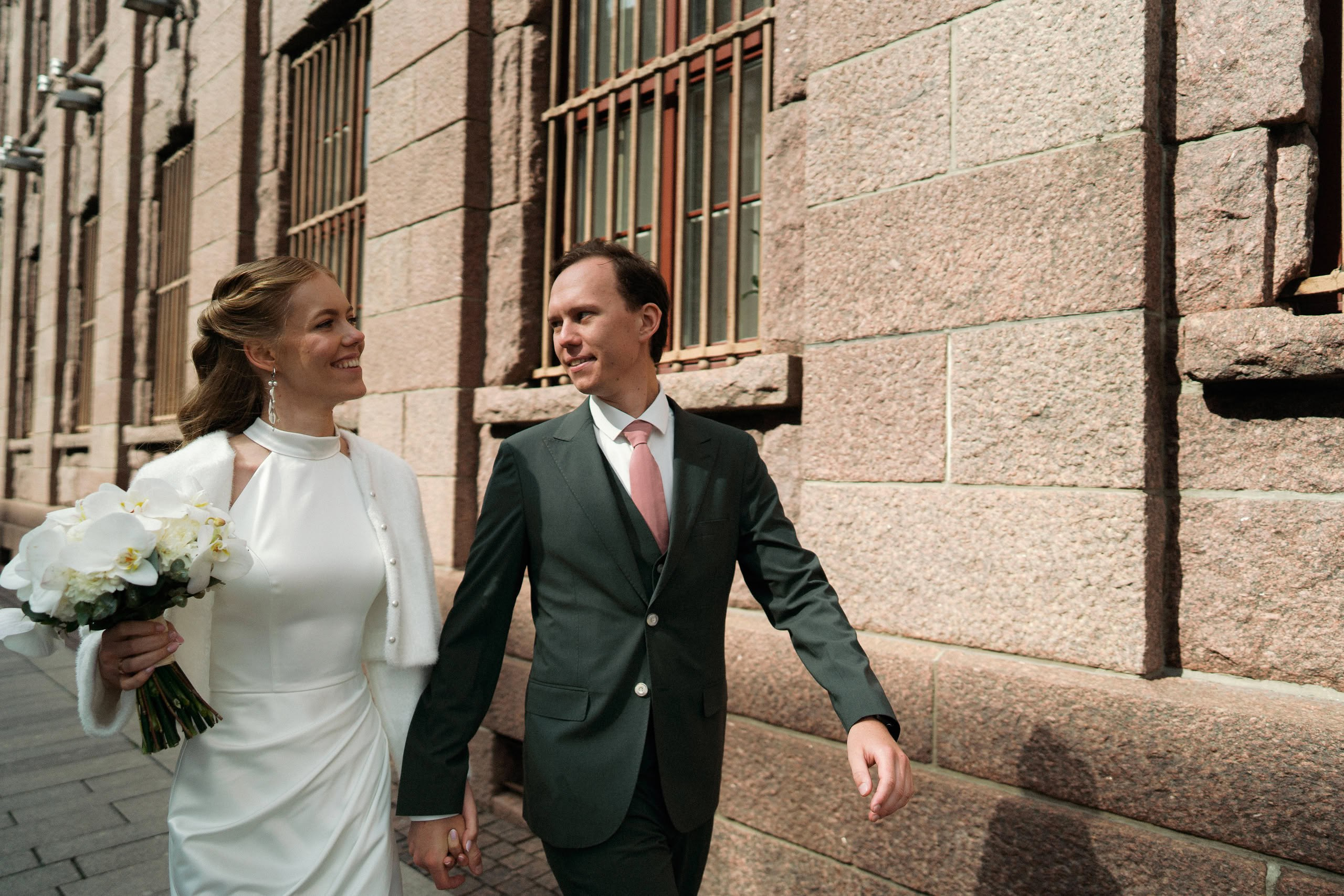 Арина и Илья — свадьба в Петербурге, цифра и плёнка. Свадебный фотограф Дмитрий Родионов — Санкт-Петербург и Ленинградская область