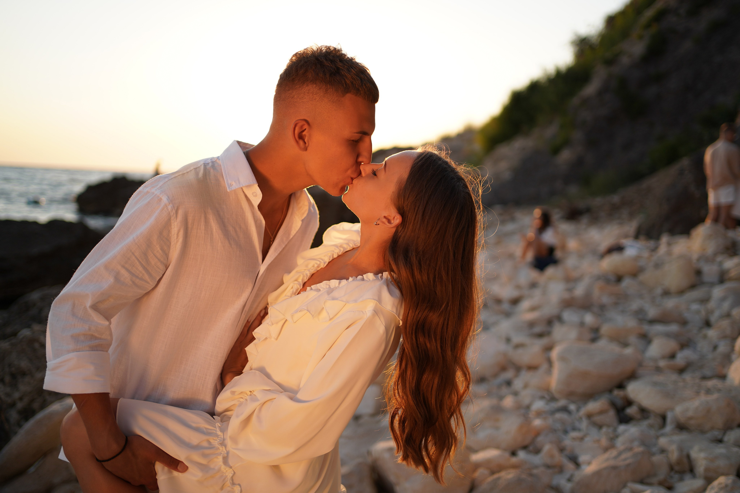 Матвей и Софья на фотосессии дикого пляжа Грот Дианы в Крыму. Свадебный фотограф в Ростове-на-Дону. Таинство Крещения и Венчания, семейные фотосессии. Алёна Чёботова