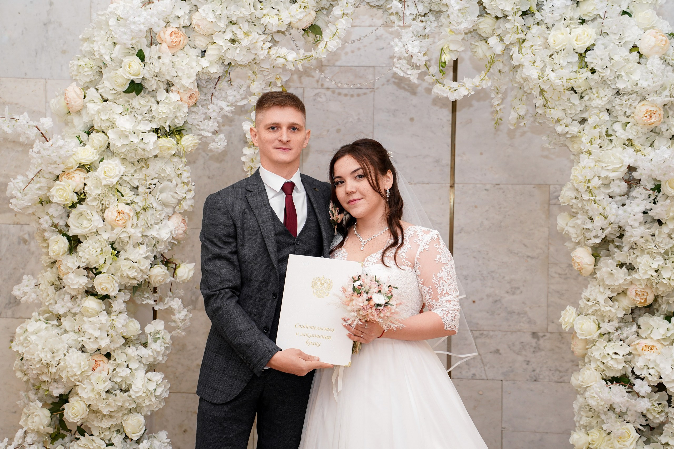 Свадебная фотосессия в Кировском ЗАГСе в Ростове-на-Дону. Фотограф Алёна Чёботова. Свадебный фотограф в Ростове-на-Дону. Таинство Крещения и Венчания, семейные фотосессии. Алёна Чёботова