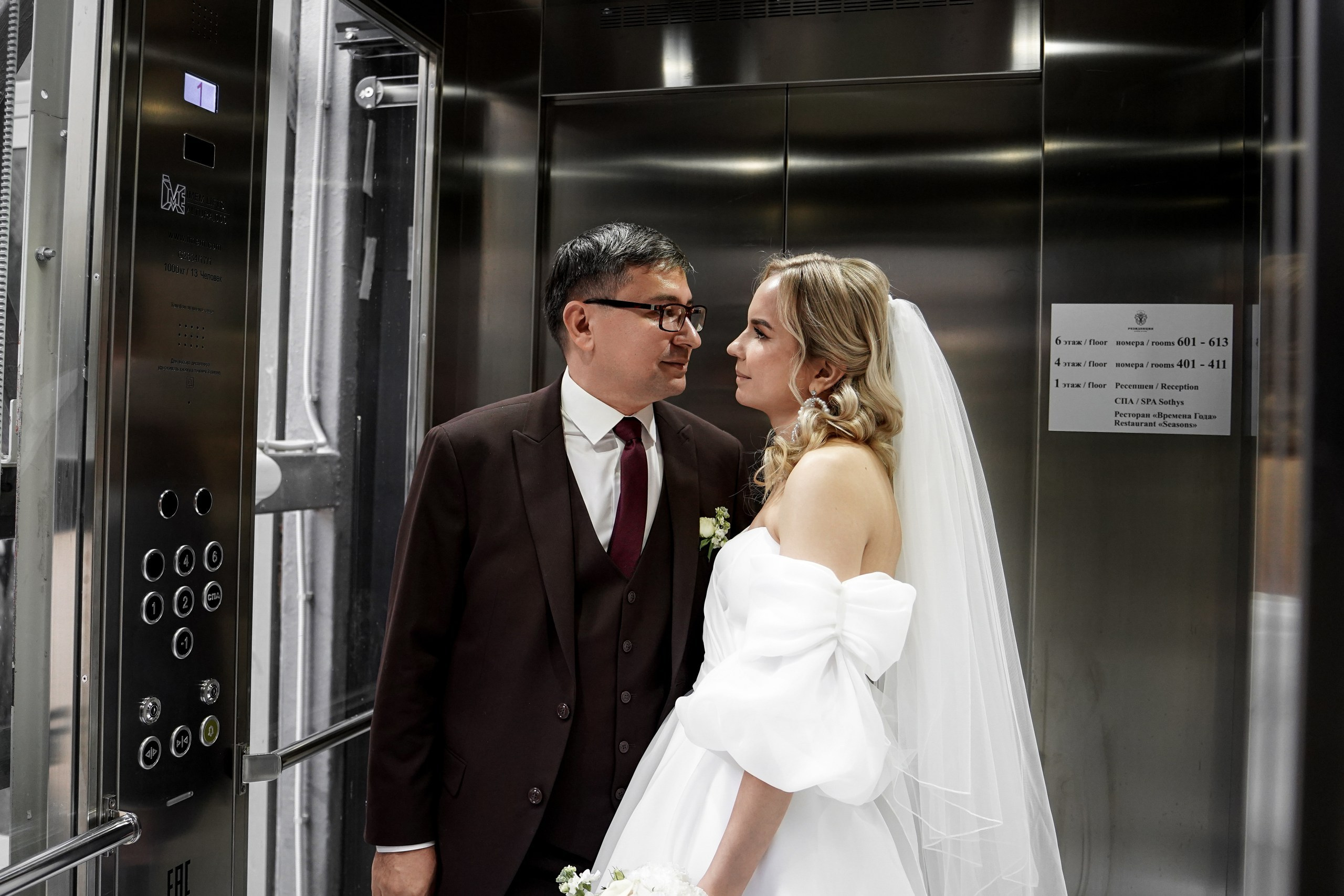 Свадебная фотосессия «4 часа». Отель Резиденция в Ростове-на-Дону. Кадры молодоженов на природе. Фотосессия банкета 1 час. Свадебный фотограф в Ростове-на-Дону. Таинство Крещения и Венчания, семейные фотосессии. Алёна Чёботова